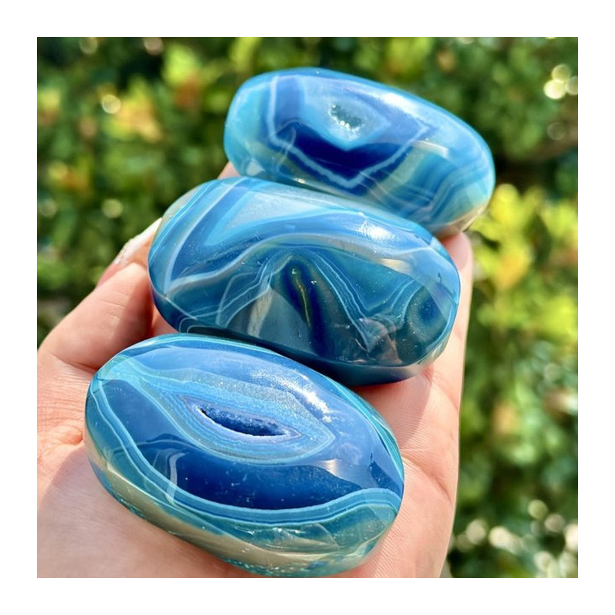CrystalHola Handpolierter Spitzenachat-Stein in Blau, oval und abstrakt als Dekoration - Bild 1