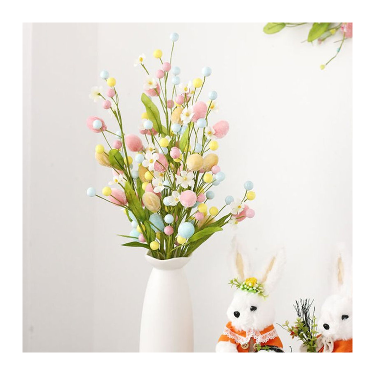 Cyuan Dekorativer Osterstrauß mit künstlichen Beeren und Ostereiern in Mehrfarbig für Ostern und Frühling - Bild 1