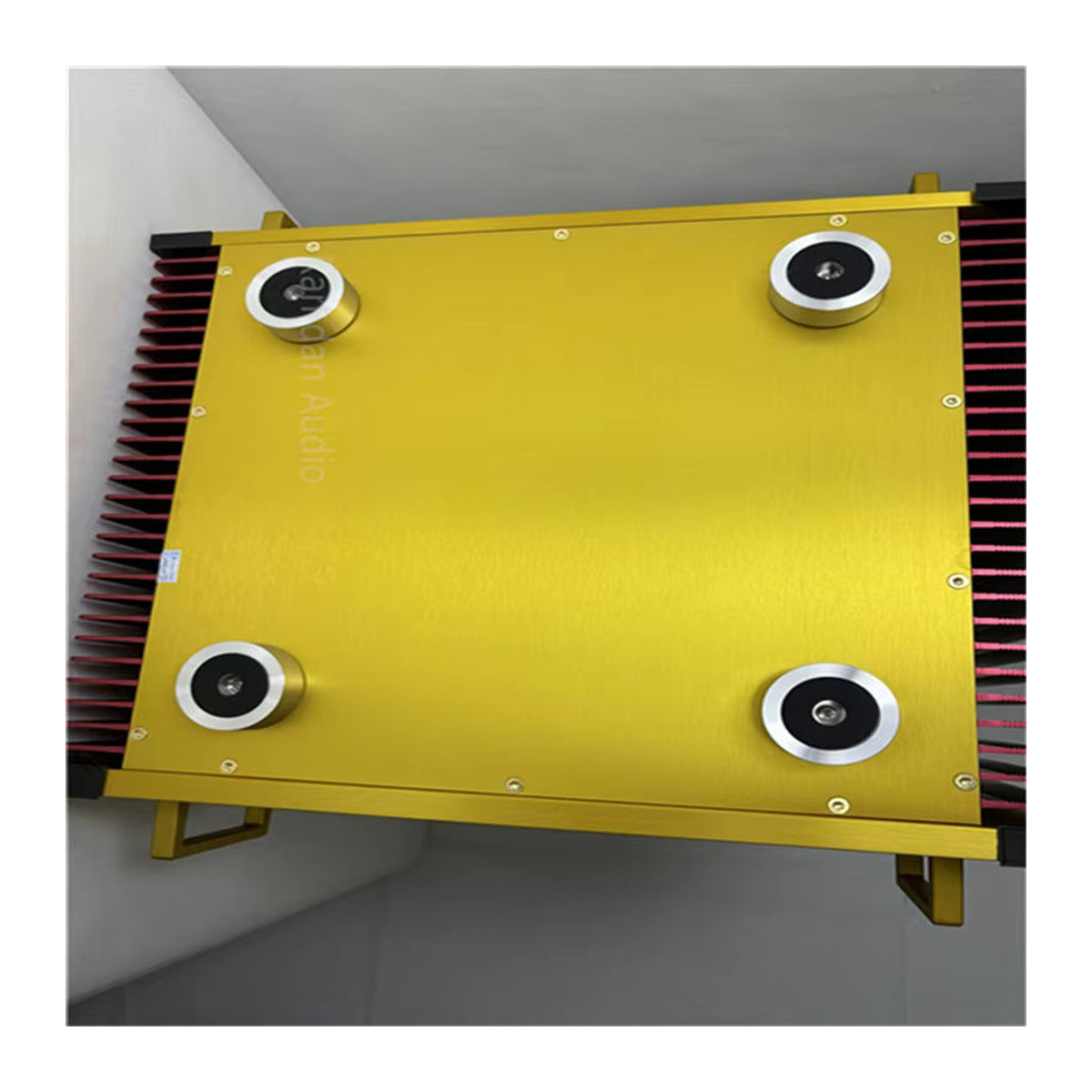 Dartzeel NHB-108 One Endverstärker in Gelb mit minimalistischem Design und RCA sowie XLR Anschlüssen - Bild 6
