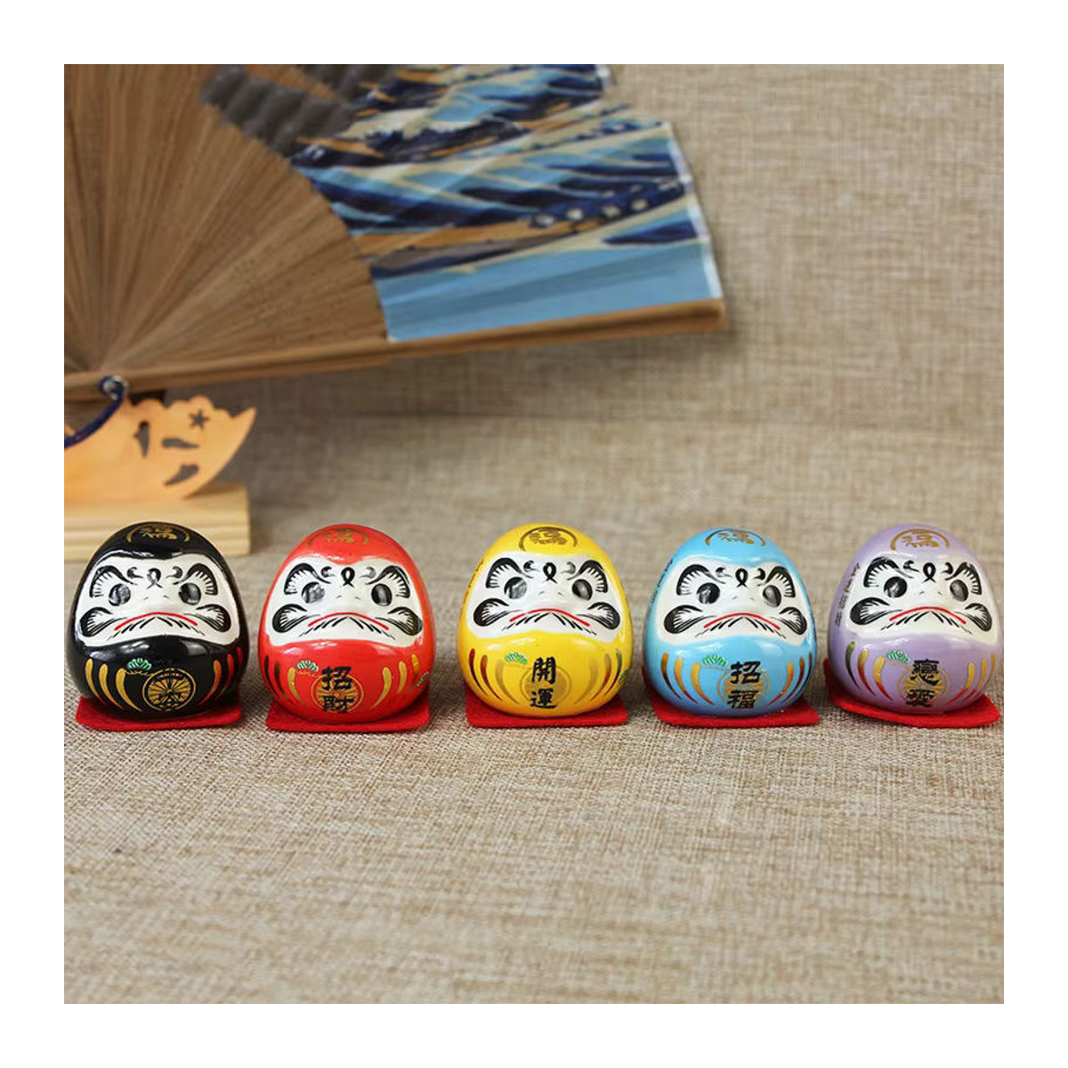 Daruma Puppe aus Keramik als mehrfarbiges Glücksornament für deine Miniatur Landschaft und DIY Dekoration - Bild 2