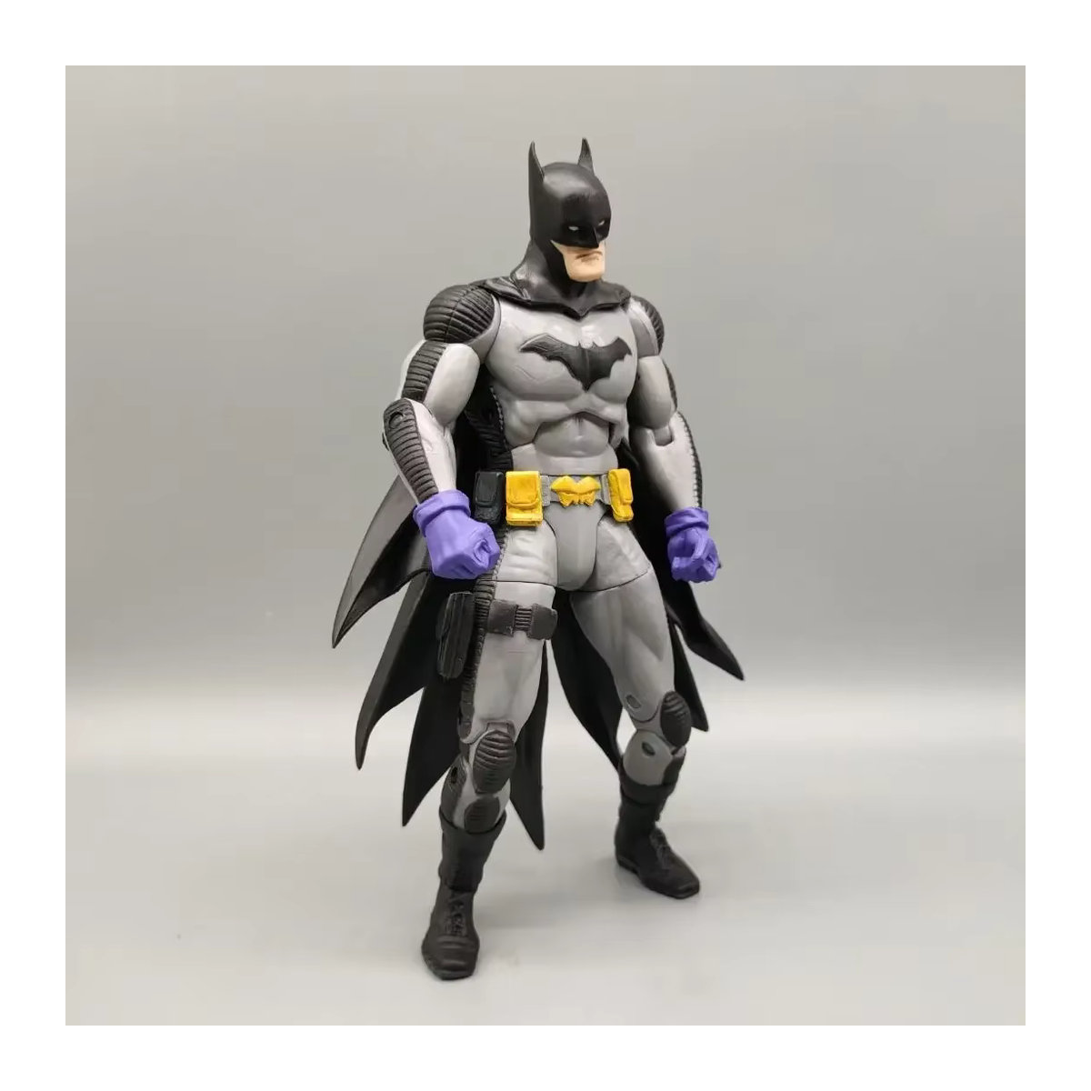 DCC Collectibles Bat-Hero Zero Year Actionfigur, grau, Höhe: 15,24 cm - Bild 3
