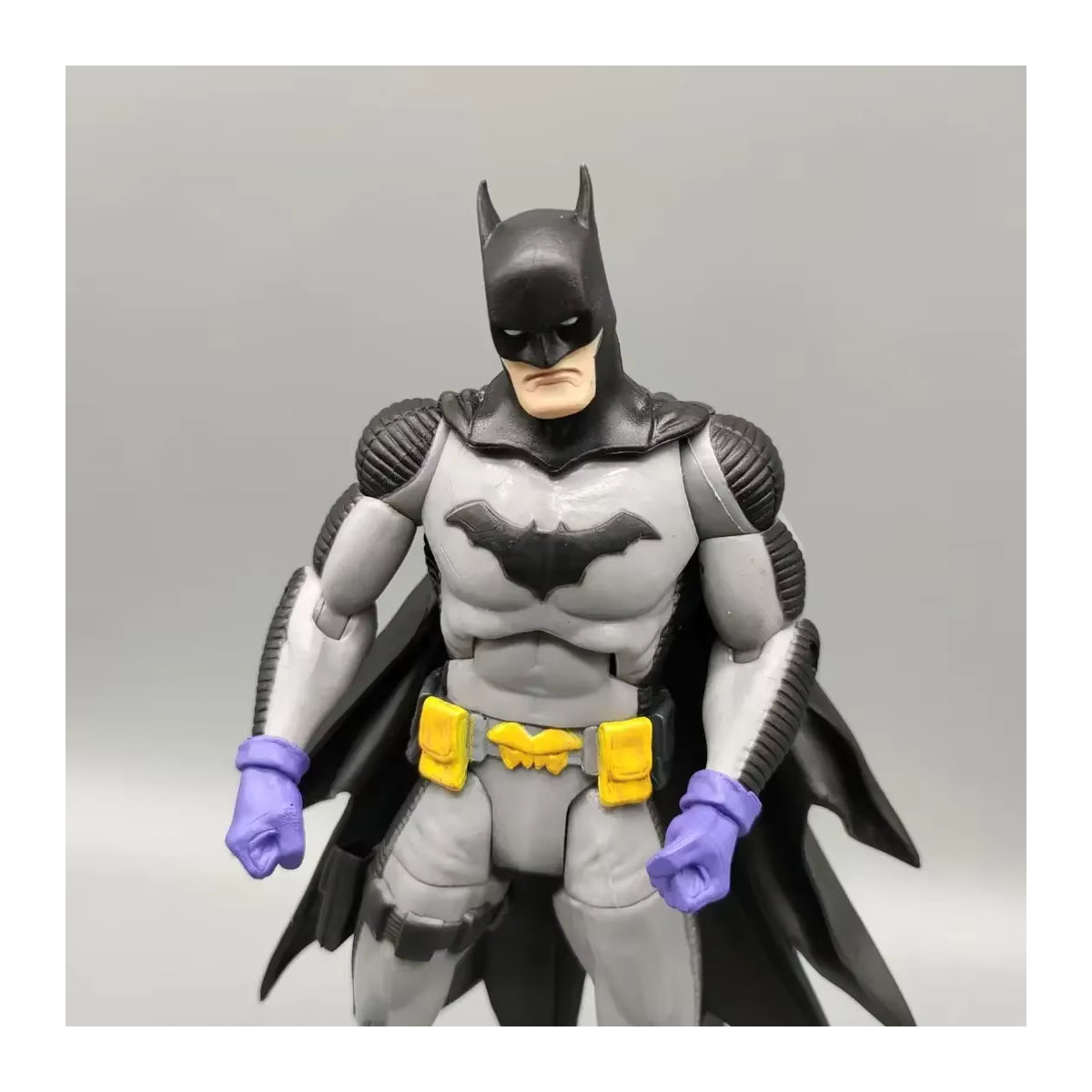 DCC Collectibles Bat-Hero Zero Year Actionfigur, grau, Höhe: 15,24 cm - Bild 4