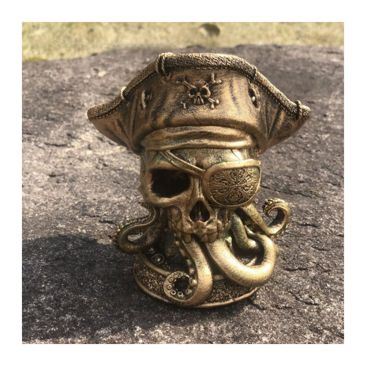 DEANSEN Vintage Oktopus Piratenschädel Statue in Gold aus Kunstharz als Deko-Figur für dein Zuhause - Bild 1