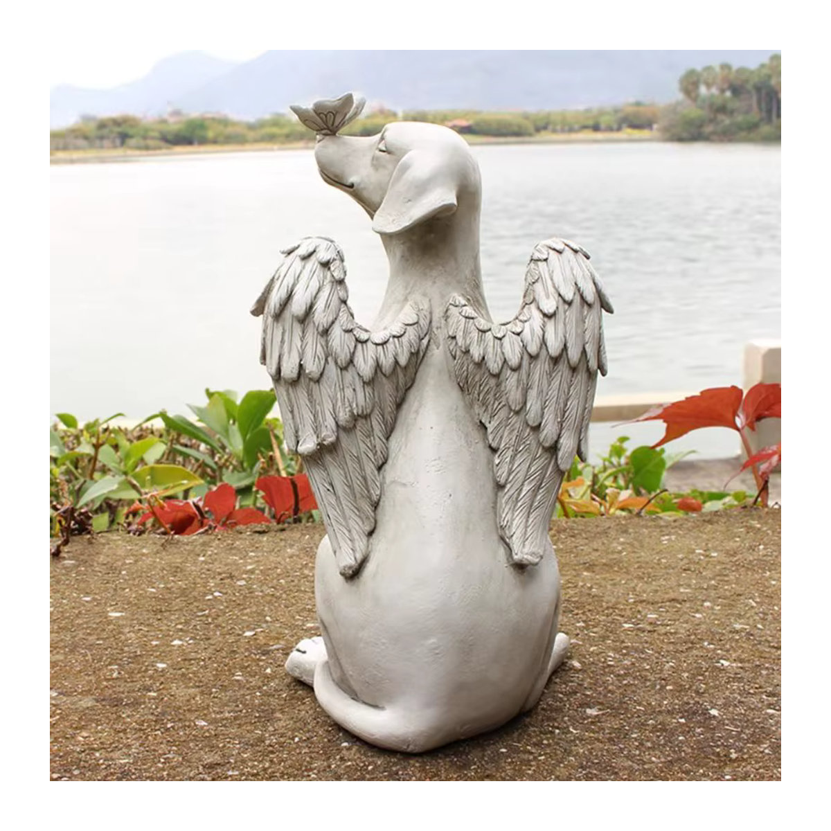 Deko-Skulptur Hund mit Engel und Schmetterling aus Kunstharz in Grau für Garten und Außenbereich - Bild 2