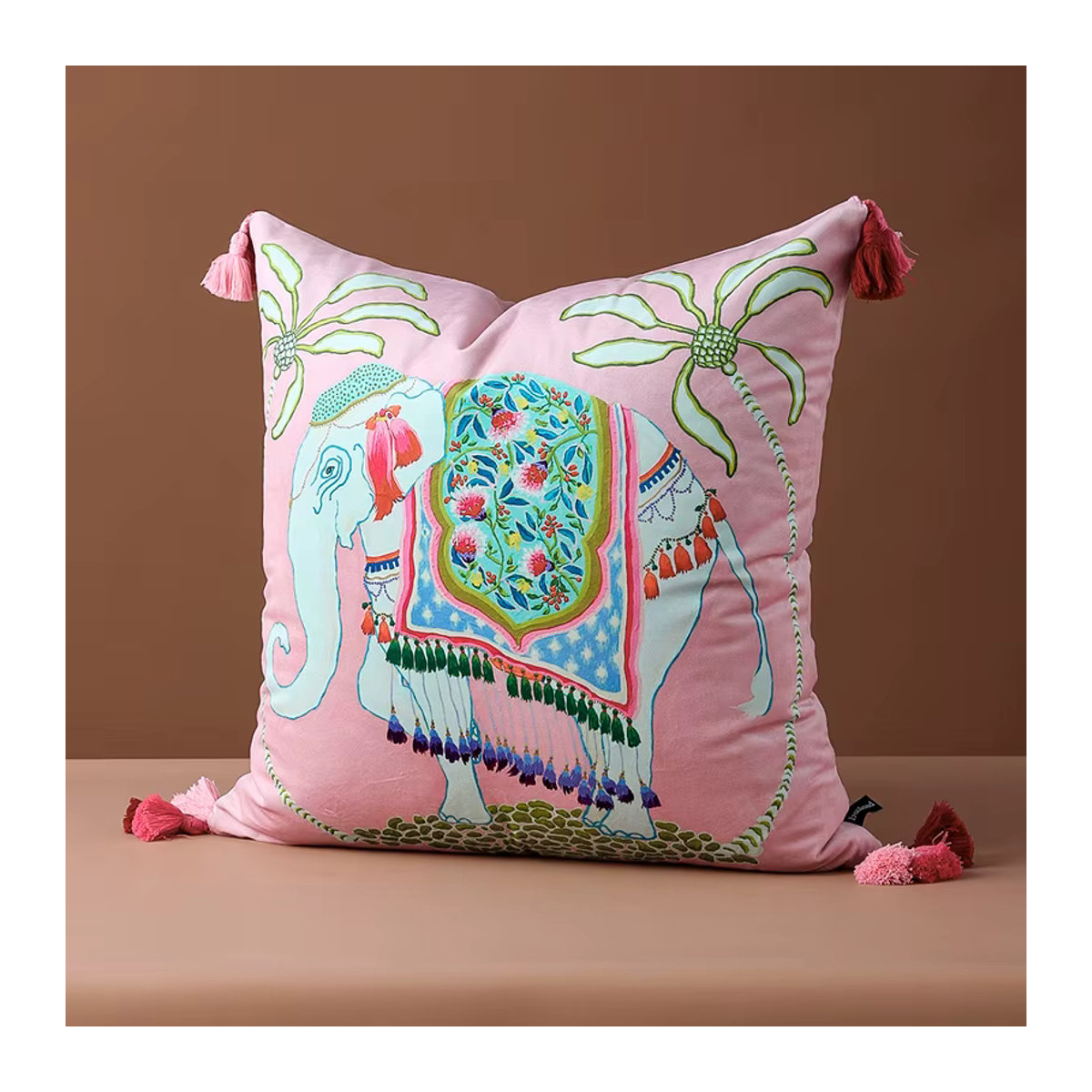 Dekorative Elefanten-Kissenhüllen aus weichem Samt mit niedlichen Quasten in Rosa, B/H: 45,7 x 45,7 cm - Bild 2