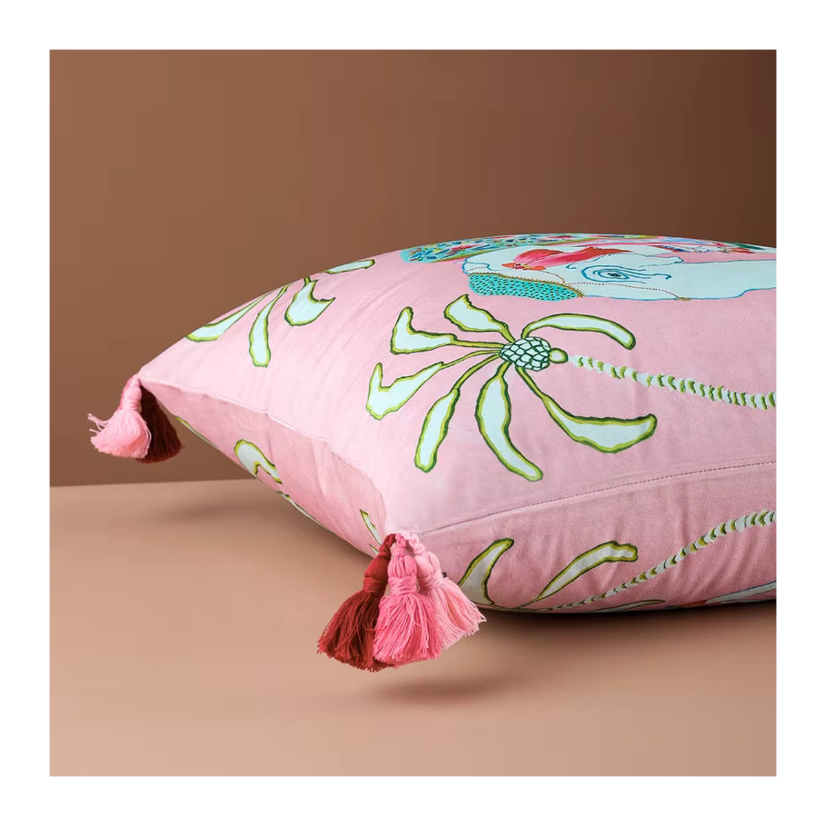 Dekorative Elefanten-Kissenhüllen aus weichem Samt mit niedlichen Quasten in Rosa, B/H: 45,7 x 45,7 cm - Bild 4