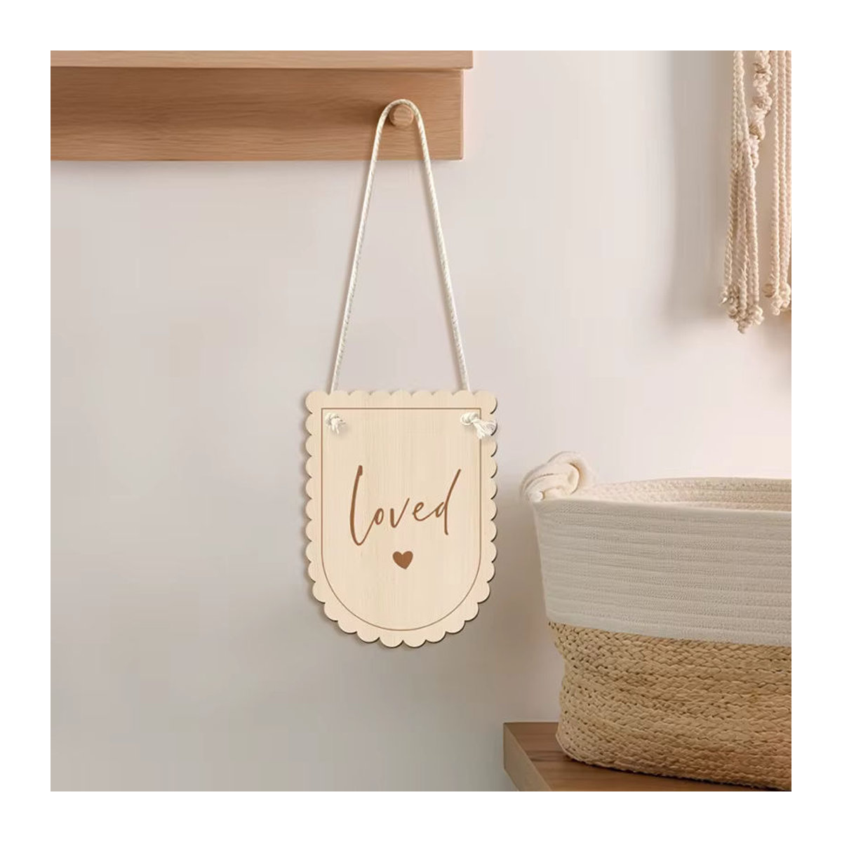 Dekorative Holzschild-Plakette mit Herzen in Braun und Beige für Kinderzimmer und Spielzimmer, skandinavischer Wanddekor zum Aufhängen - Bild 2