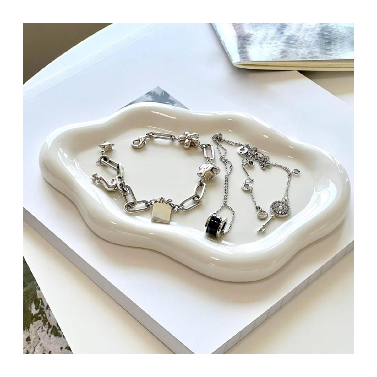 Dekorative Keramik-Schmuckschale in Wolkenform in Gold zur Präsentation von Schmuck und Kosmetik - Bild 2