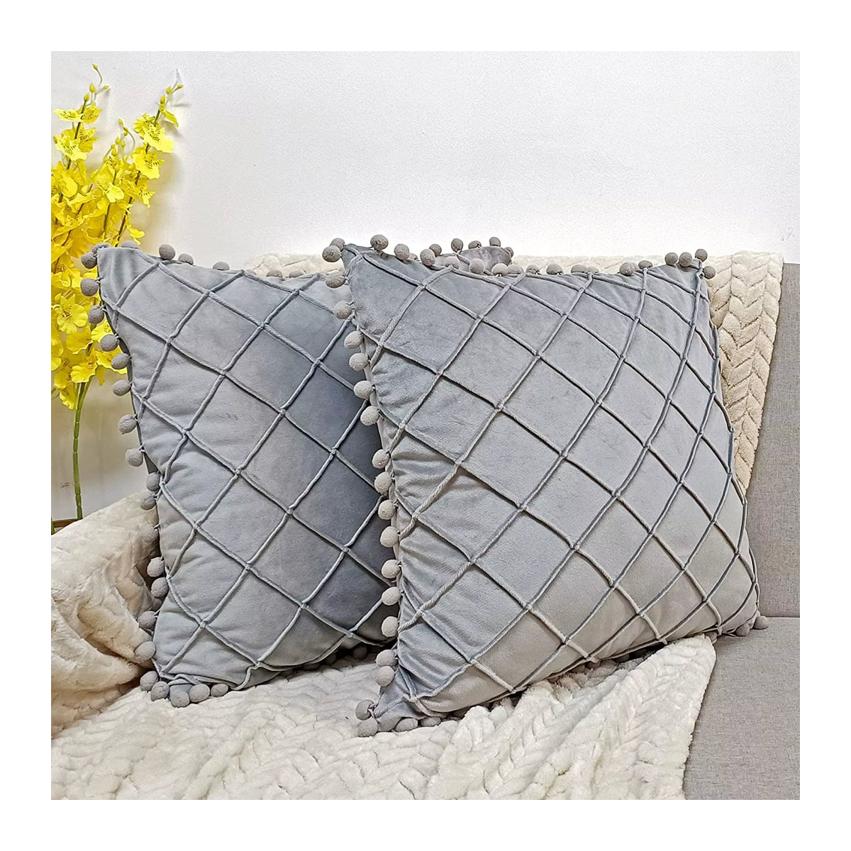 Dekorative Samtkissenbezüge von inyahome mit Bommeln im Boho- und Bauernhaus-Stil, kariert oder einfarbig, B/H: 45 x 45 cm und 30 x 50 cm, Farben: rot und grau - Bild 2