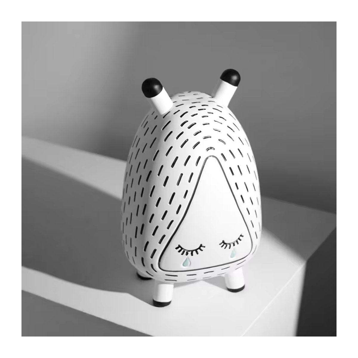 Dekorative Skulptur in Weiß aus Kunstharz im skandinavischen Design als moderne Figur für deine Inneneinrichtung - Bild 3