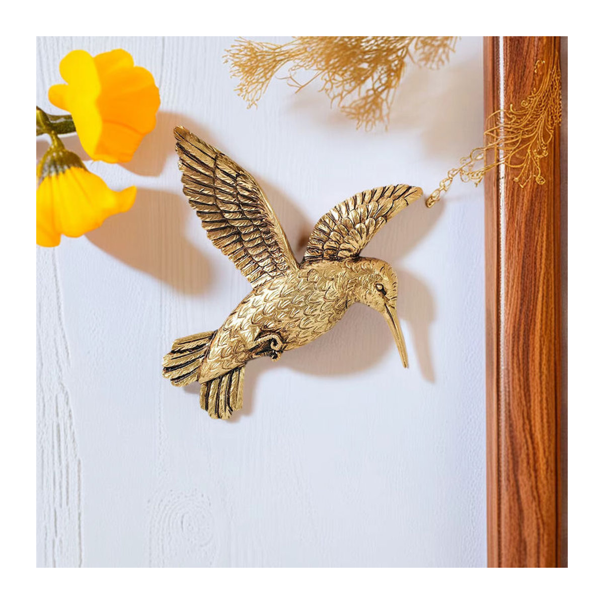 Dekorative Wanddekoration in Form eines fliegenden Kolibris aus Kunstharz und Metall in Gold - Bild 5
