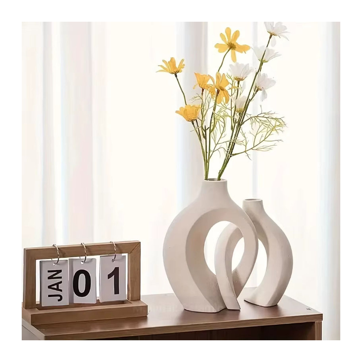Dekorative weiße Vase in unregelmäßiger Form für Schnittblumen und Trockenblumen aus Keramik und Kunststoff - Bild 2