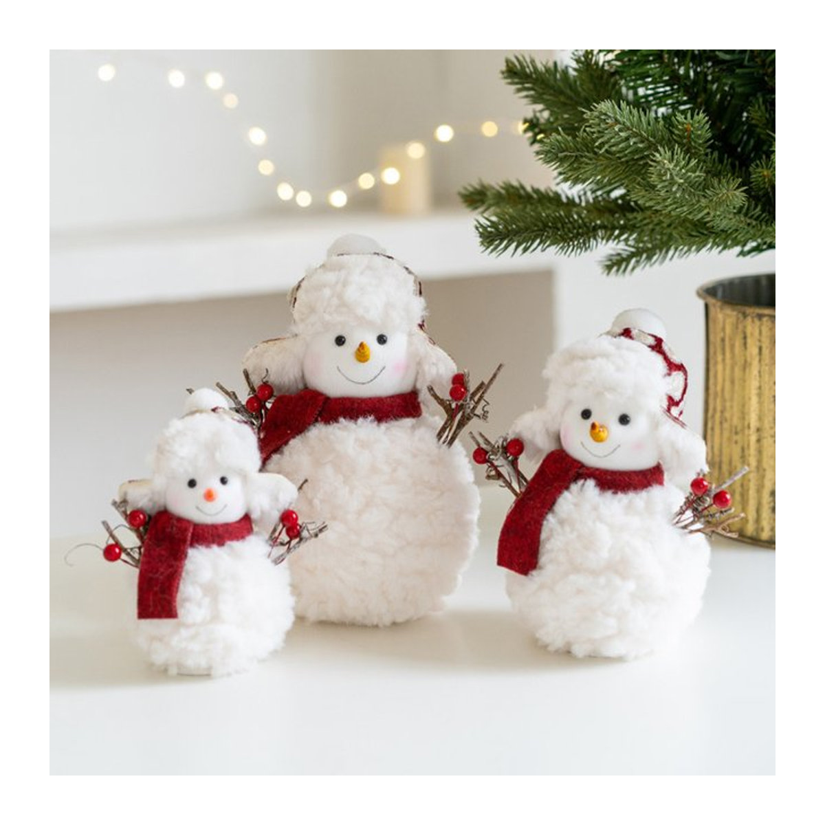 Dekorative weiße Weihnachts-Schneemann-Puppe aus Plüsch und Textil für deine weihnachtliche Desktop-Atmosphäre - Bild 1