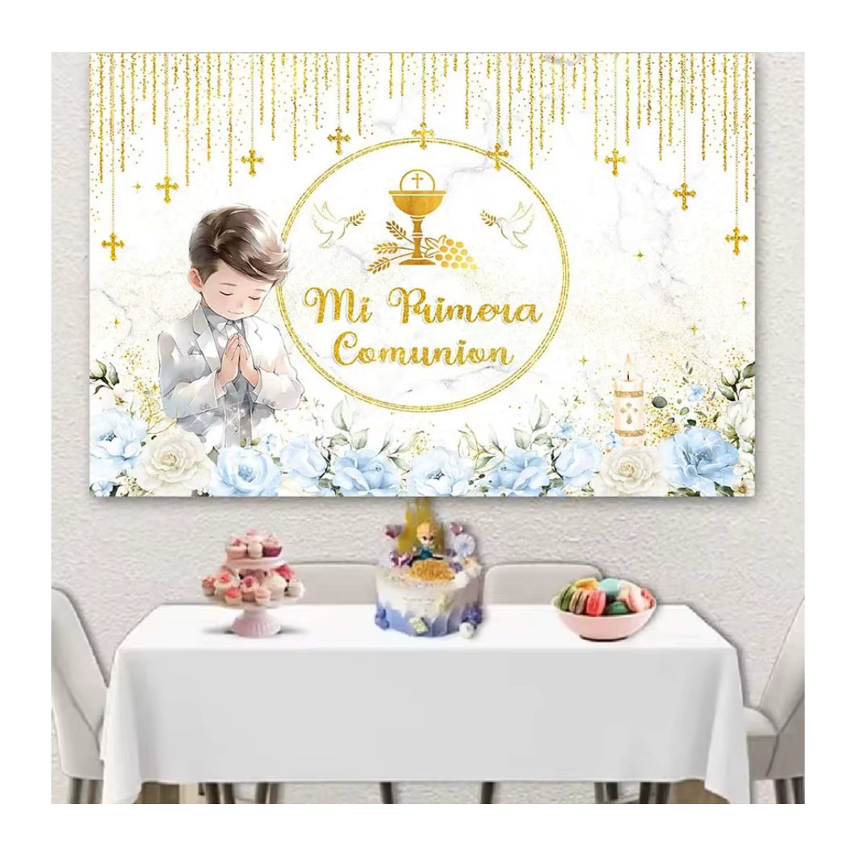 Dekorativer Fotohintergrund für Erstkommunion und Taufe mit goldenem Kreuz und floralem Design in Weiß und Gold - Bild 3
