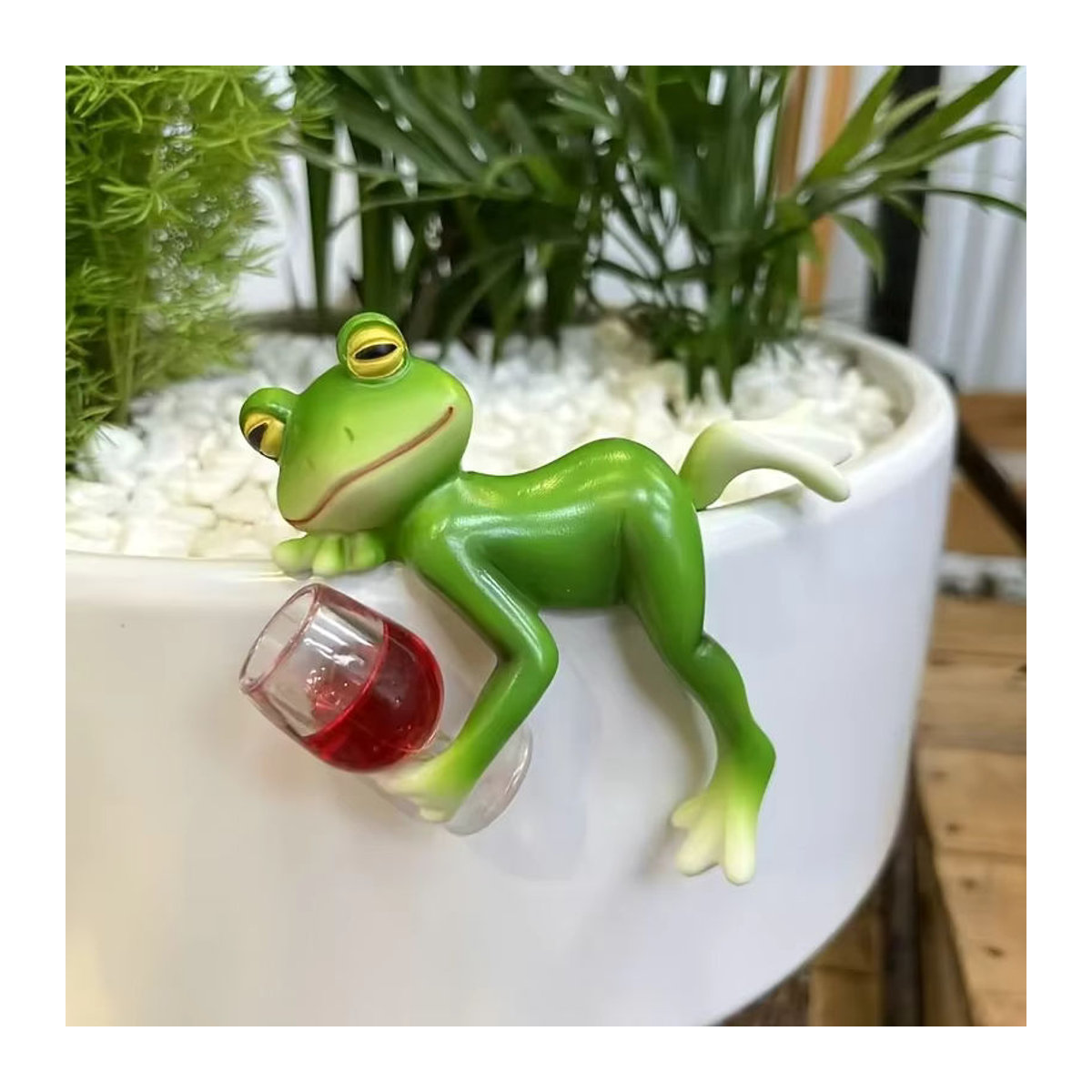 Dekorativer Frosch Blumentopf zum Aufhängen aus Glas und Kunstharz in Grün - Bild 1