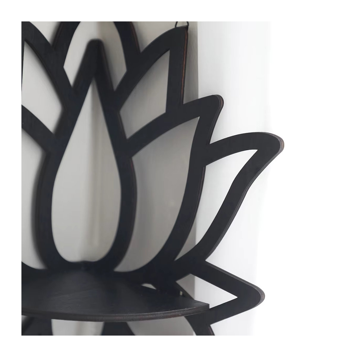 Dekoratives Wandregal aus Holz in Lotus-Design als Organizer für Aromatherapie und Kerzenhalter in Schwarz oder Braun - Bild 4
