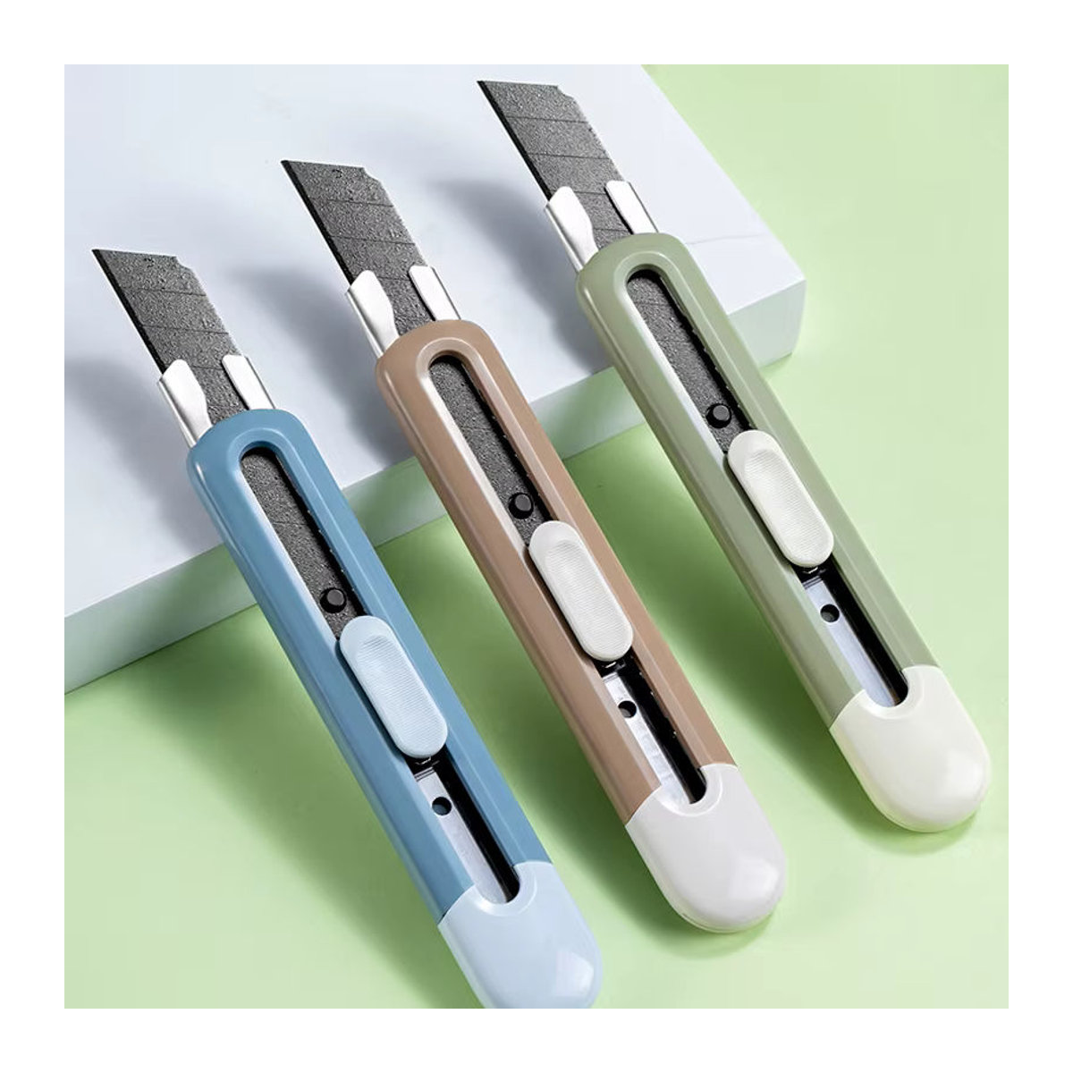 Deli Allzweckmesser 18mm in Grün und Bunt mit minimalistischem Design für Home Office und Schule - Bild 3