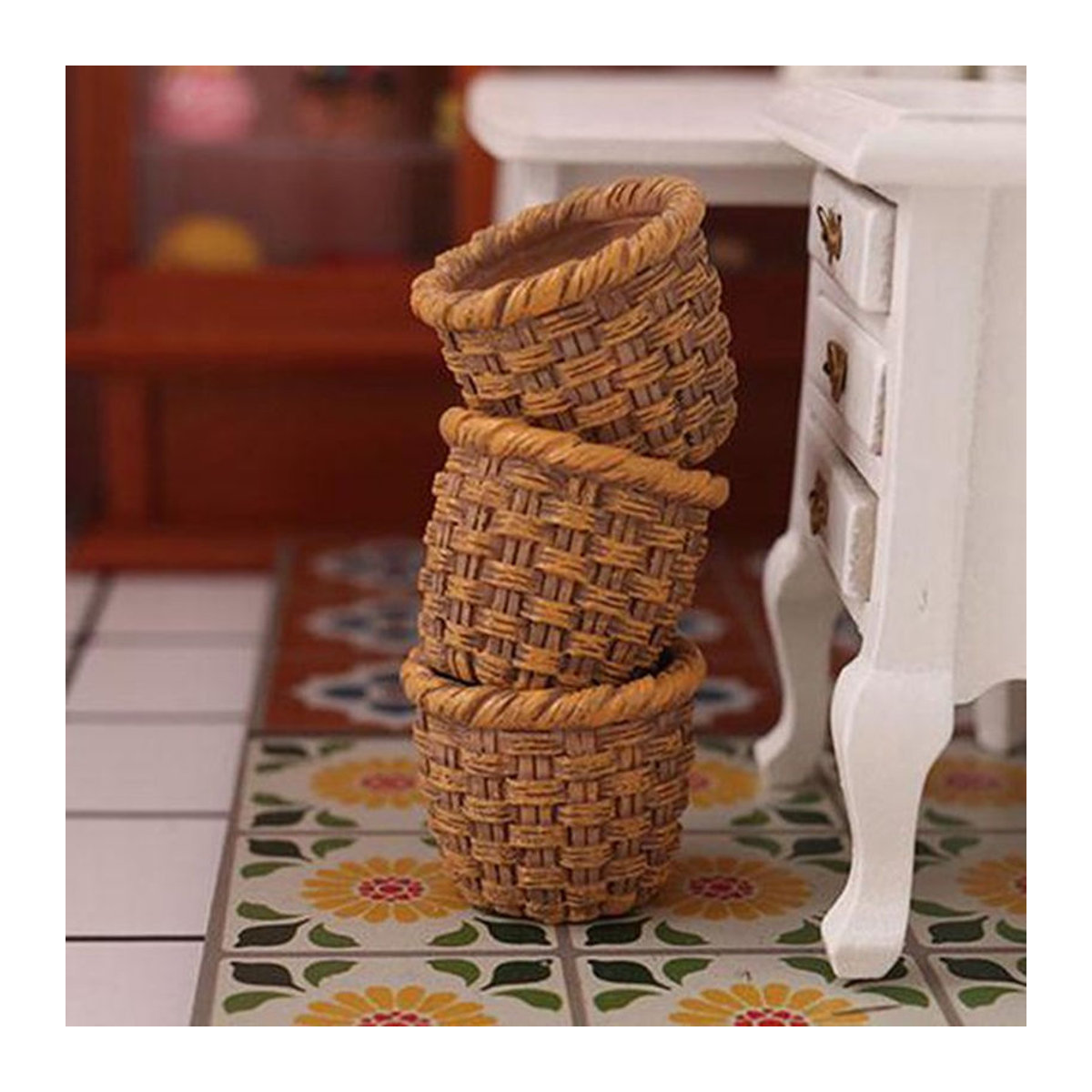 DIAPER&CORED Miniatur Puppenhaus Rattan-Aufbewahrungskorb für Lebensmittel in Braun, rustikales Design im Maßstab 1/12 - Bild 1
