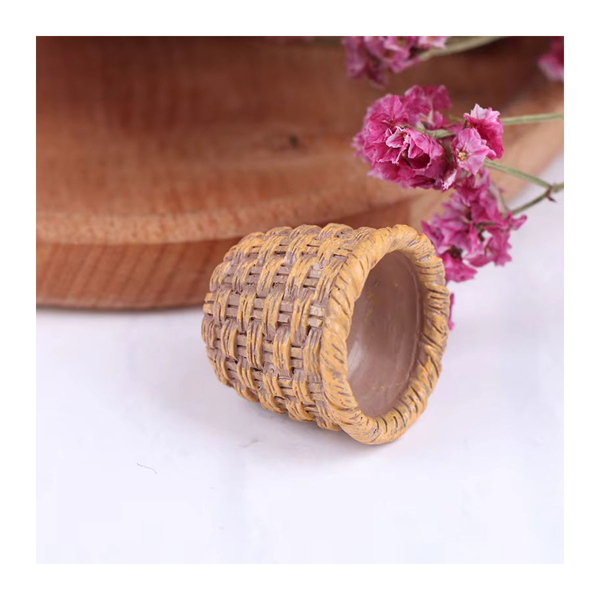DIAPER&CORED Miniatur Puppenhaus Rattan-Aufbewahrungskorb für Lebensmittel in Braun, rustikales Design im Maßstab 1/12 - Bild 5