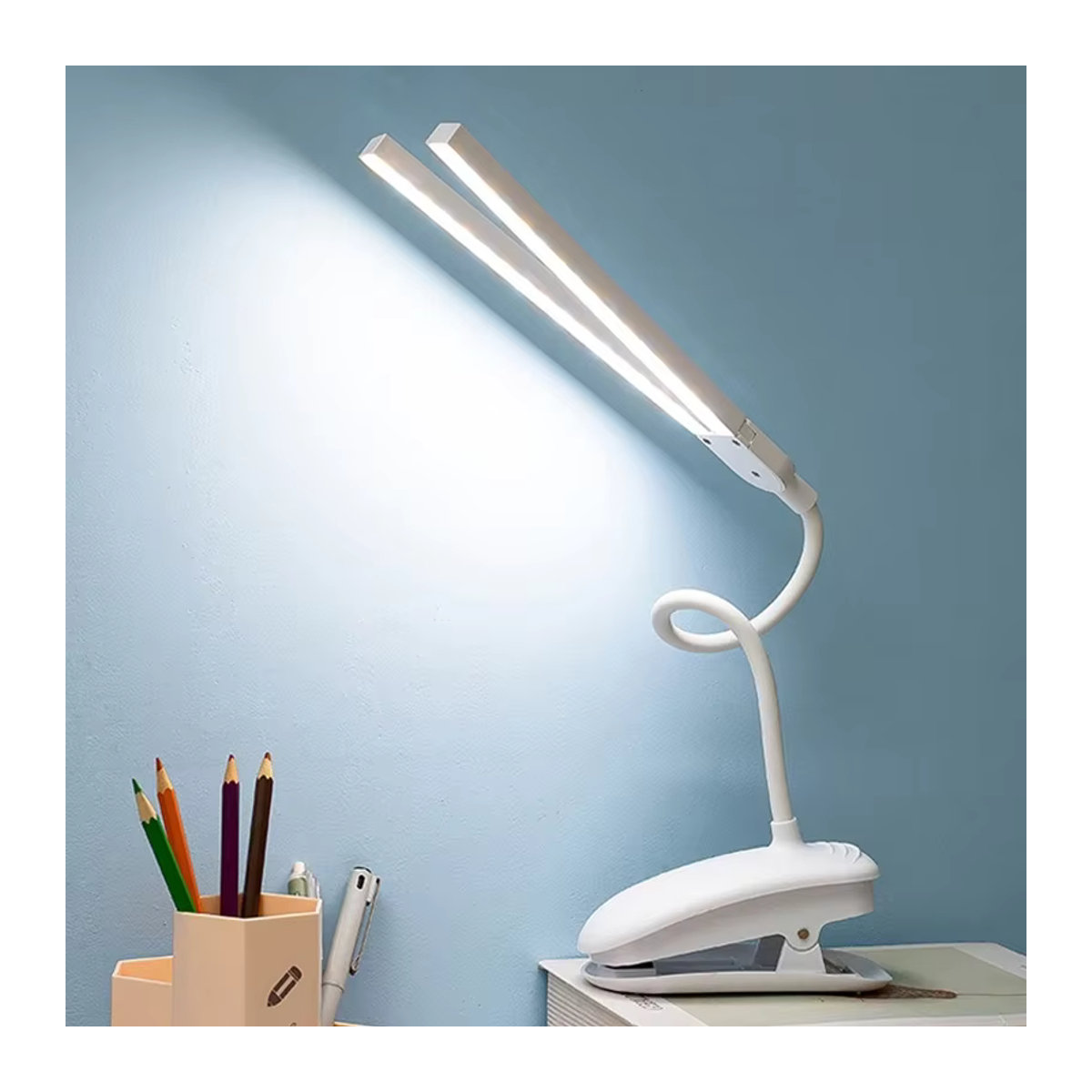 Dimmbare LED-Leselampe in Weiß mit Clip und Touch-Funktion für Augenschutz im Büro oder Schlafzimmer - Bild 2