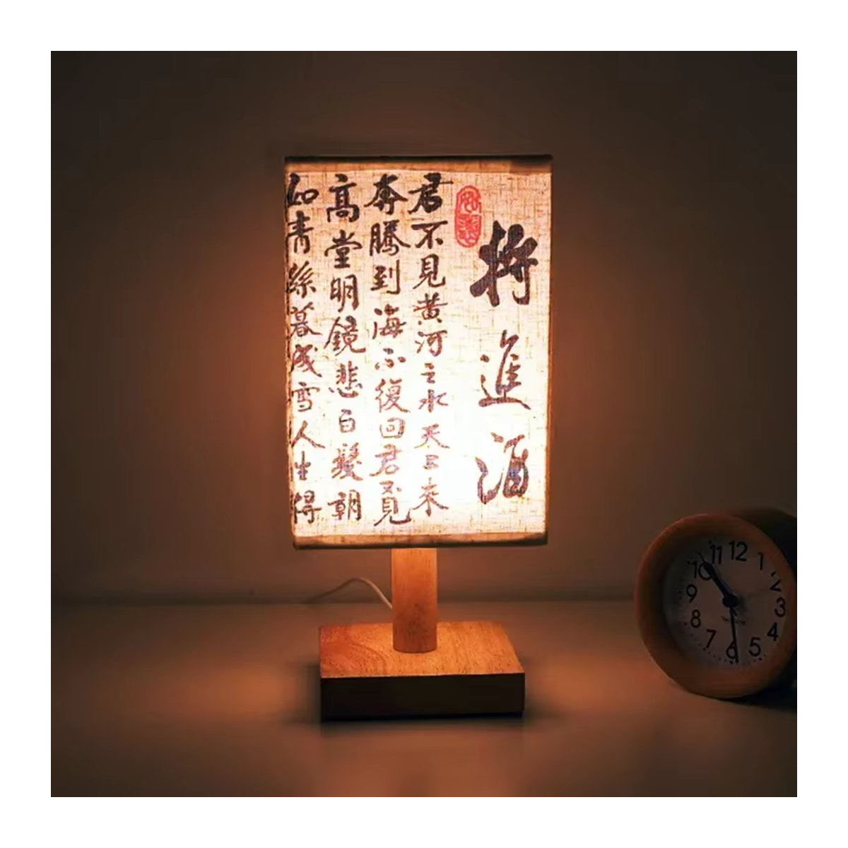 Dimmbare LED Tischlampe im chinesischen Stil mit Stoffschirm und Holzfuß in Beige - Bild 3
