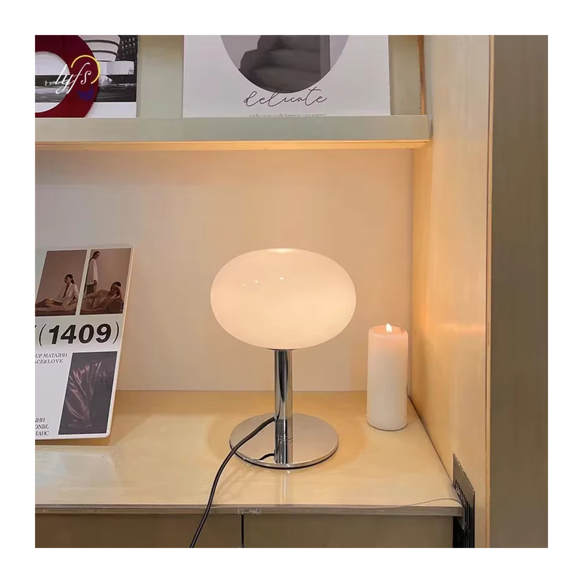 Dimmbare LED Tischlampe in Chrom und Glas im skandinavischen Design für Schlafzimmer und Wohnbereich - Bild 1