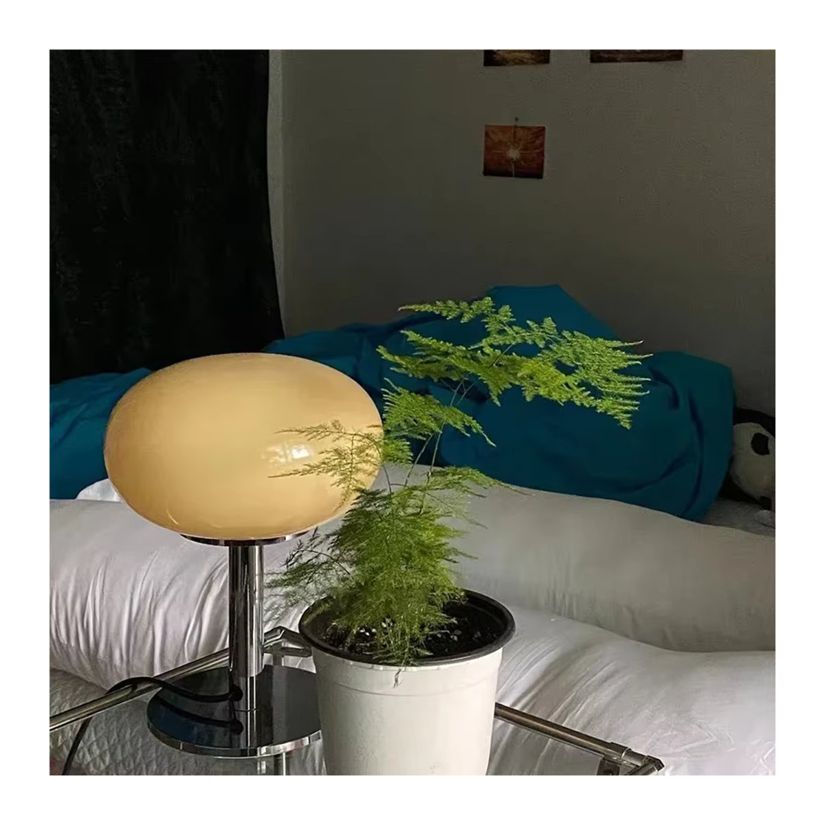 Dimmbare LED Tischlampe in Chrom und Glas im skandinavischen Design für Schlafzimmer und Wohnbereich - Bild 4