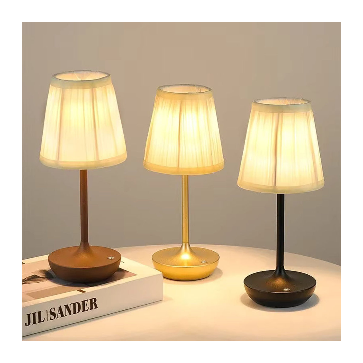 Dimmbare LED-Tischlampe von lyfs im chinesischen Stil mit Stofflampenschirm in Braun, USB-wiederaufladbar - Bild 3