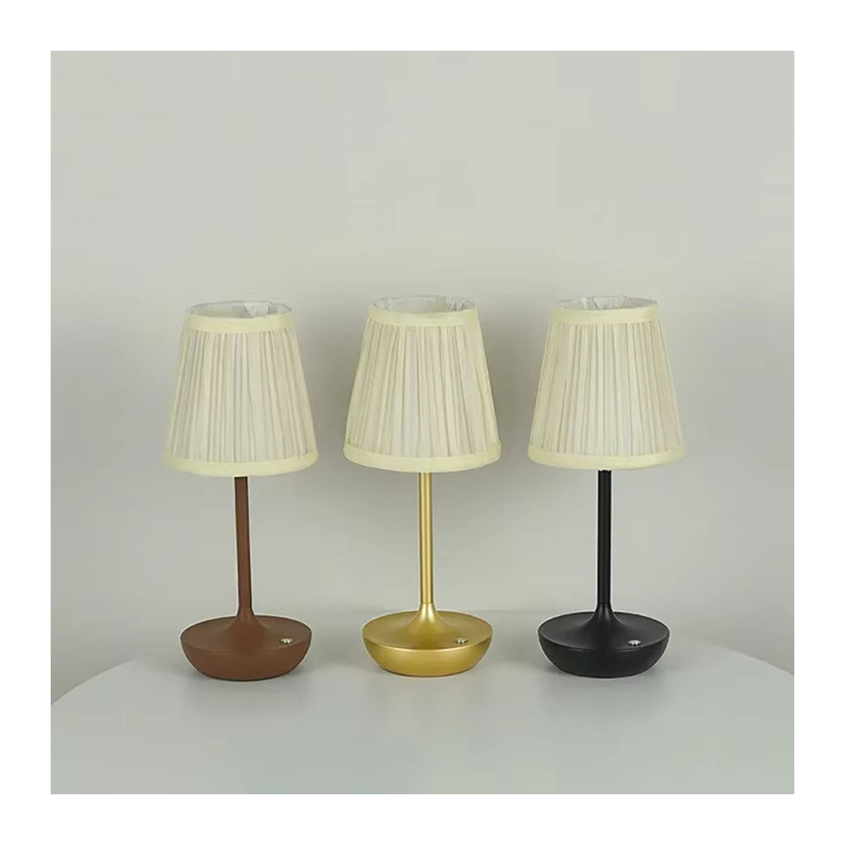 Dimmbare LED-Tischlampe von lyfs im chinesischen Stil mit Stofflampenschirm in Braun, USB-wiederaufladbar - Bild 4