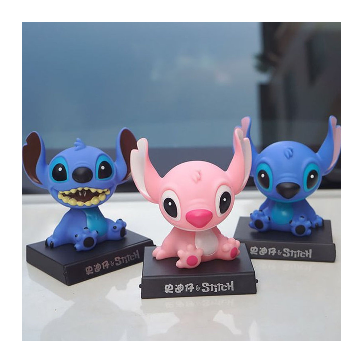 Disney Lilo und Stitch Bobblehead Actionfigur aus Kunststoff als mehrfarbiges Auto-Ornament zur Dekoration - Bild 1