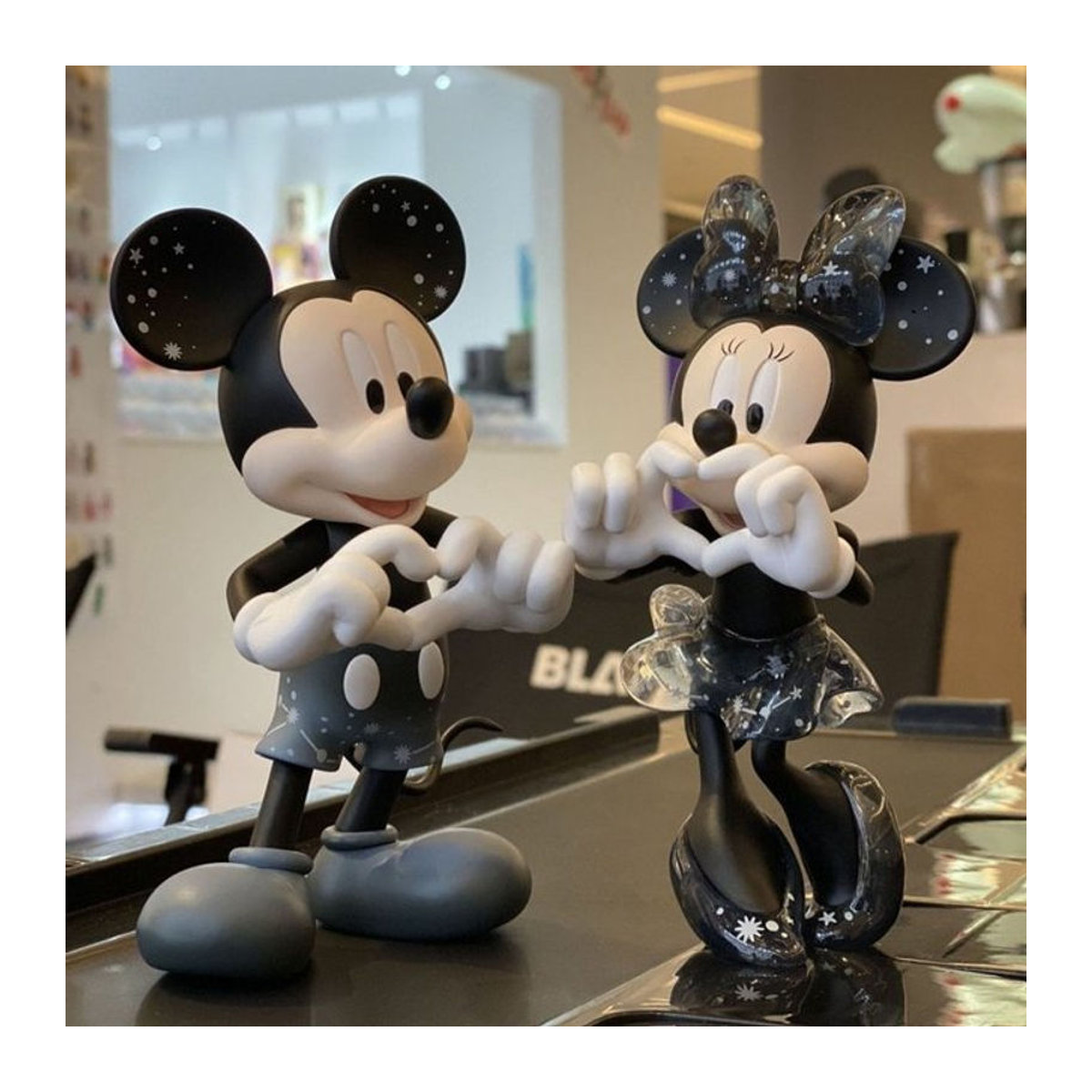 Disney Mickey und Minnie Figur als Hochzeitsdekoration in Schwarz aus Kunstharz - Bild 1