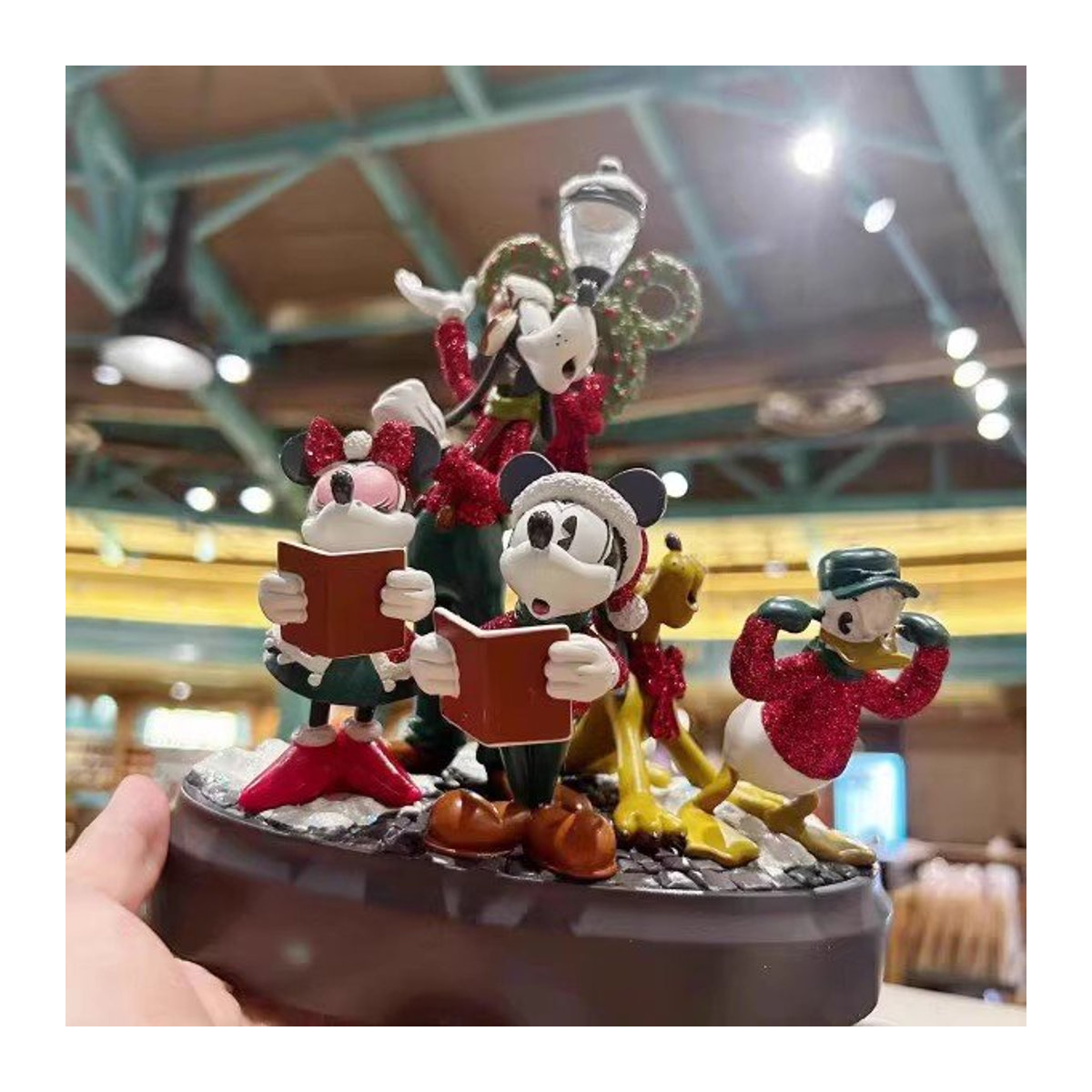 Disney Shanghai Cartoon Weihnachtsfigur aus Kunstharz mit Mickey, Minnie und Donald in Mehrfarbig und Grau - Bild 1