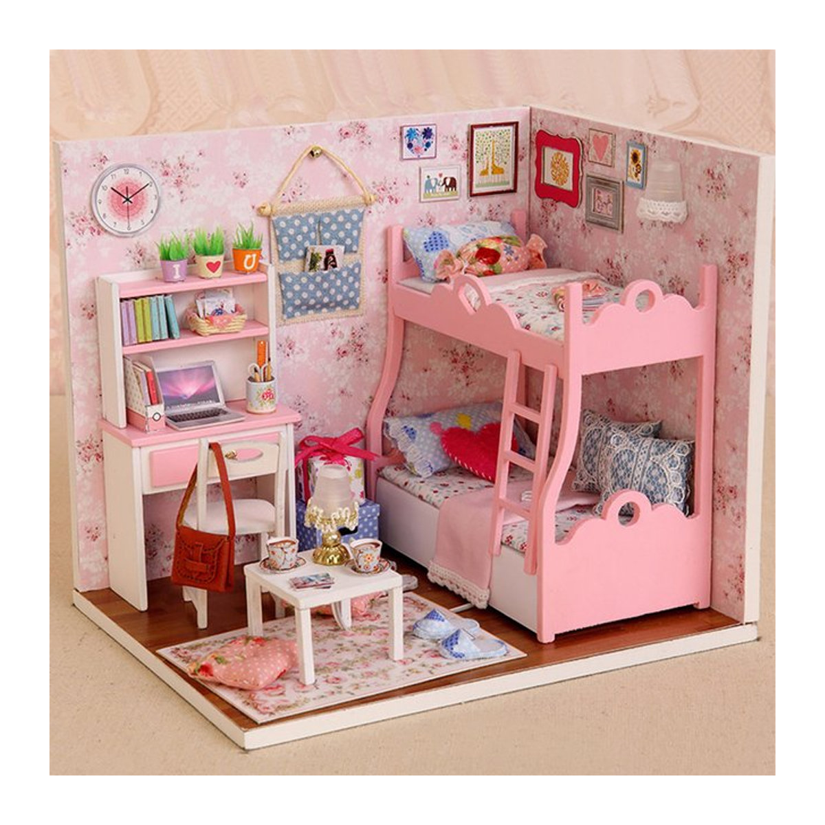 DIY Miniatur-Puppenhaus aus Holz von zuuton in Rosa mit floralem Design und Möbeln - Bild 1
