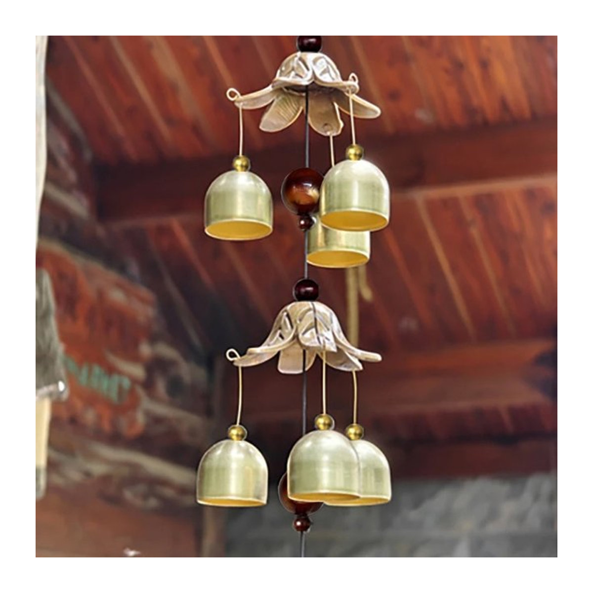 Doppelter Metallglocken-Anhänger im Bohemian-Stil mit Schmetterlingen in Messingfarbe als Windspiel zur Dekoration für dein Zuhause oder deine Terrasse - Bild 1