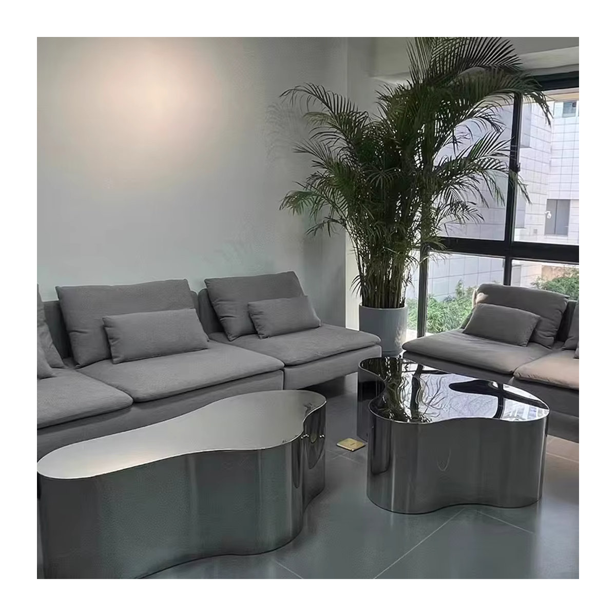 DUTRIEUX Couchtisch aus Metall in Alufarben im Industrial Design mit organischem Look - Bild 3