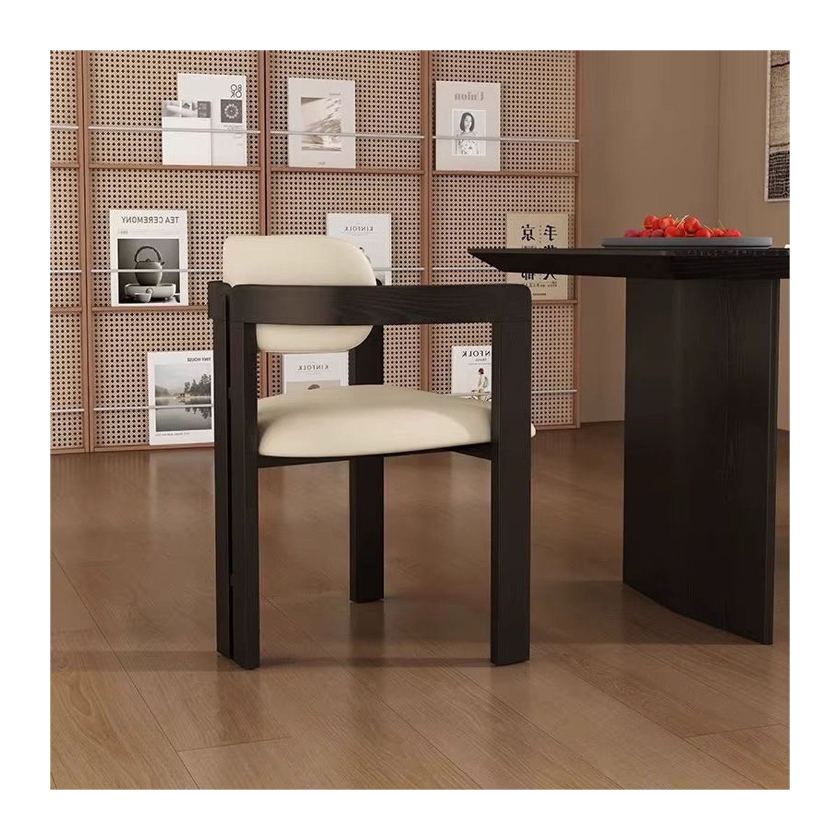 DUTRIEUX Esszimmerstuhl aus Massivholz und Stoff in Schwarz/Weiß im skandinavischen Retro-Design - Bild 4