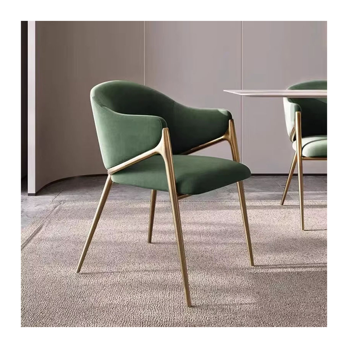 DUTRIEUX Esszimmerstuhl aus Samt in Grün mit Metallgestell im skandinavischen Design - Bild 1