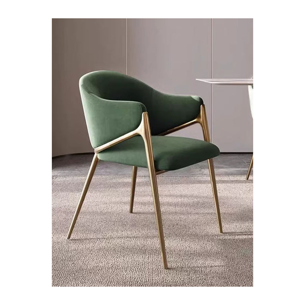 DUTRIEUX Esszimmerstuhl aus Samt in Grün mit Metallgestell im skandinavischen Design - Bild 3
