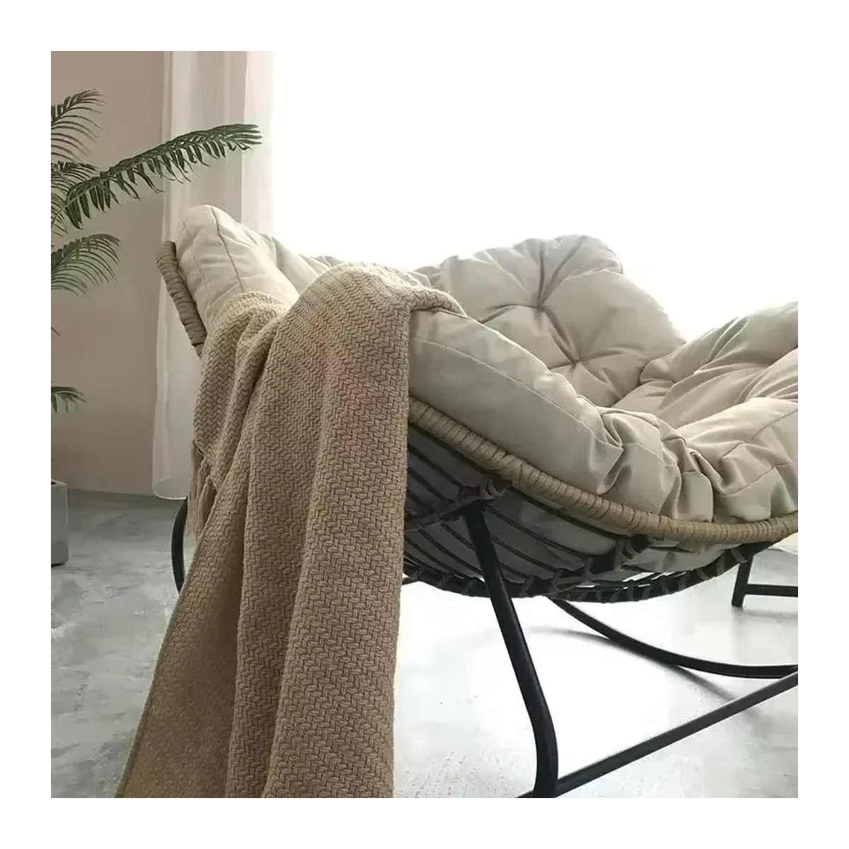 DUTRIEUX Schaukelstuhl in Vogelnestform aus Polyrattan in Weiß und Beige für Erwachsene - Bild 4
