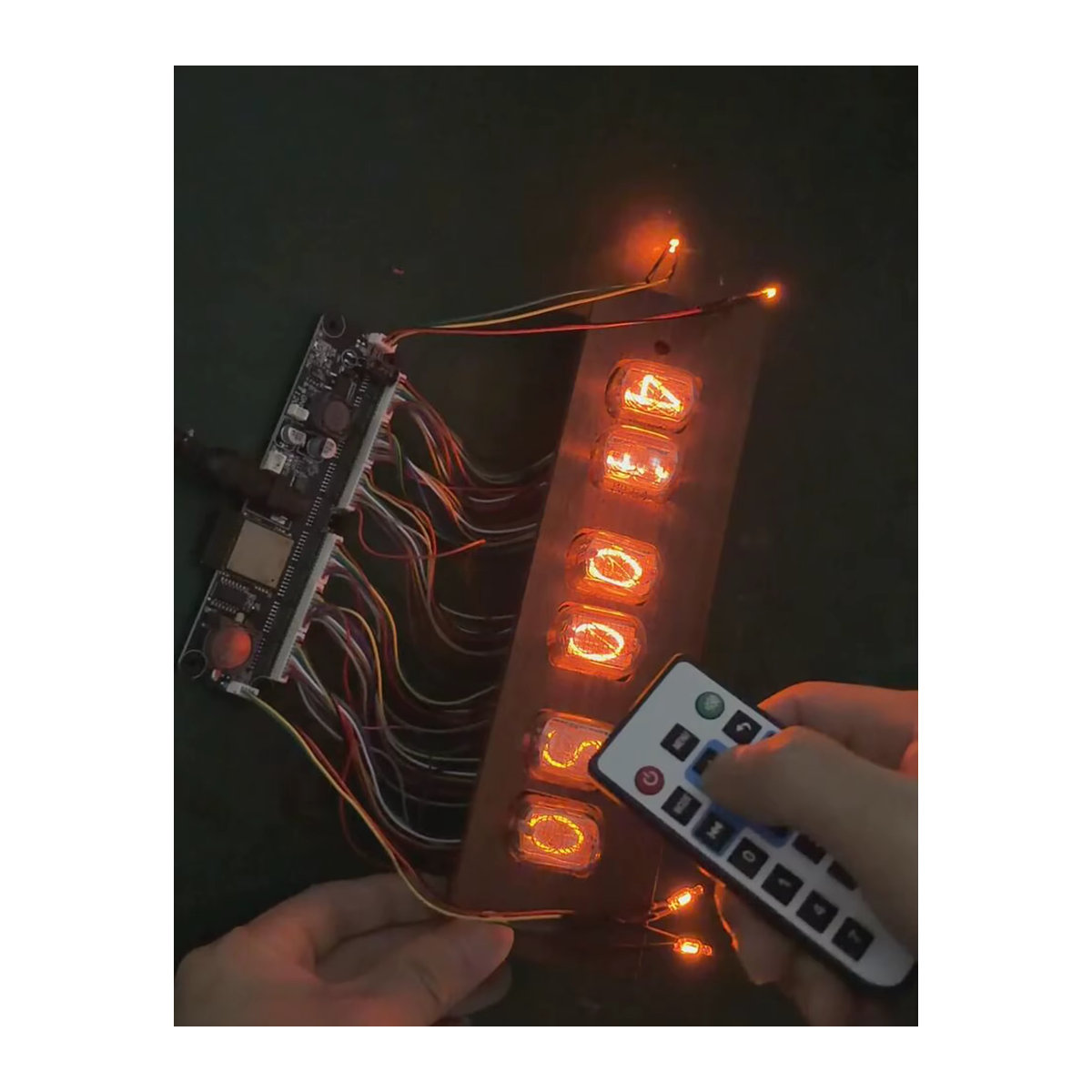DYKBmetered Universelle Nixie-Röhren-Uhr mit WLAN-Controller und App-Fernbedienung, Schwarz, Metall, Rechteckig - Bild 6