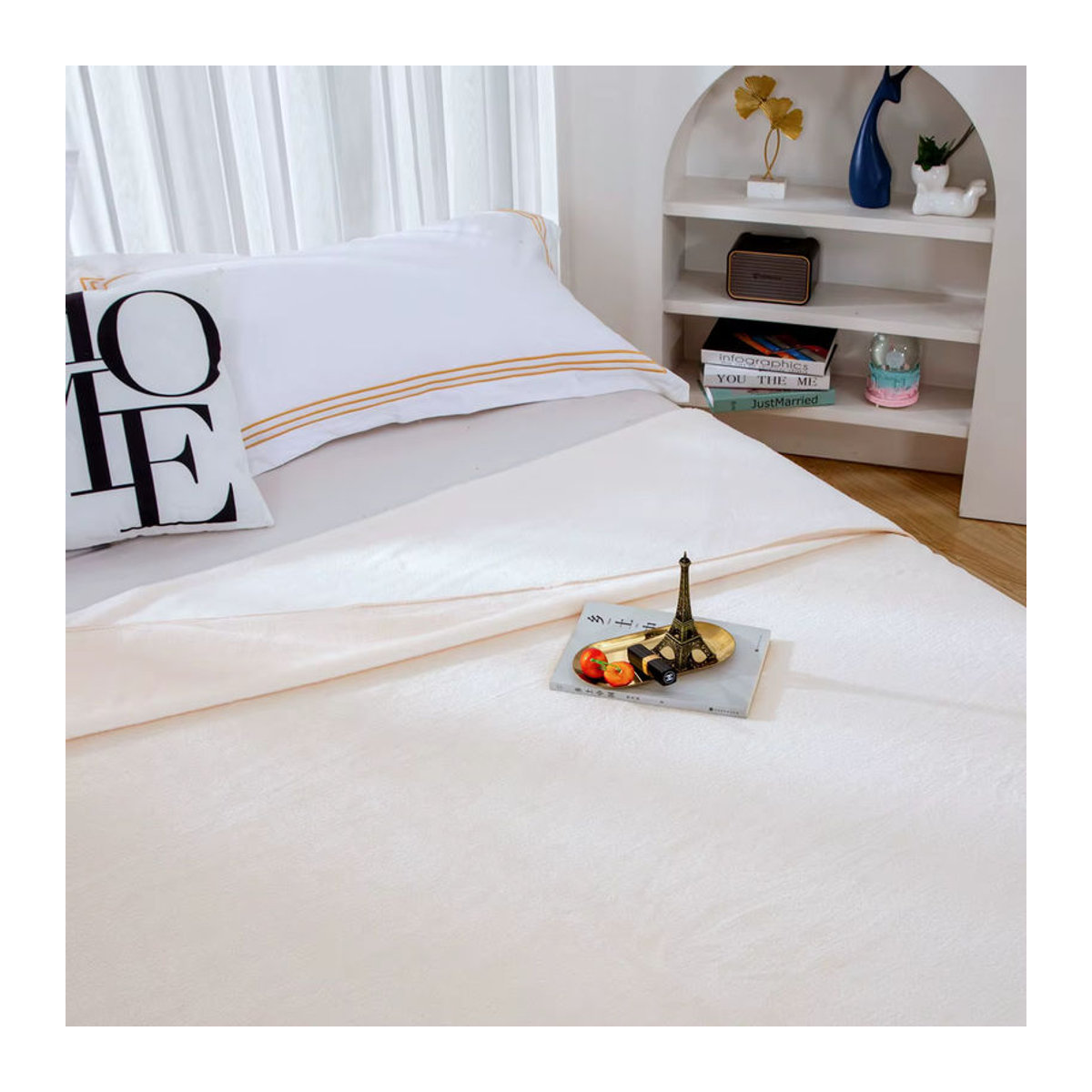 EGW Flanell-Fleece-Decke in Milchweiß und Beige, B: 150 cm, L: 200 cm, weiche Plüsch-Samt-Decke mit 240 g/m2 für Bett und Sofa - Bild 2