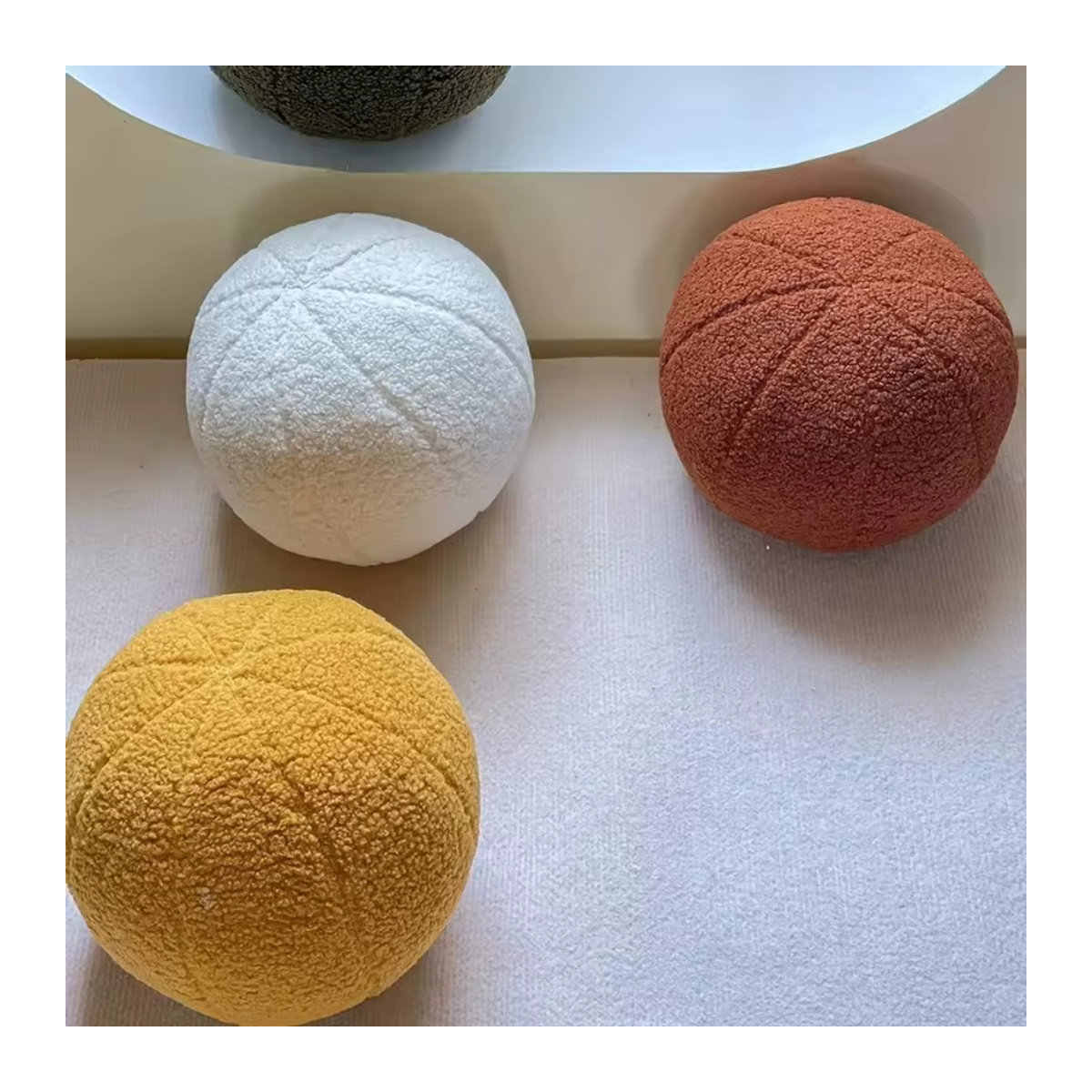 EGW Rundes Ballkissen im Nordischen Stil aus Plüsch und Wolle in Weiß als weiches Sitzpouf und Zierkissen - Bild 2