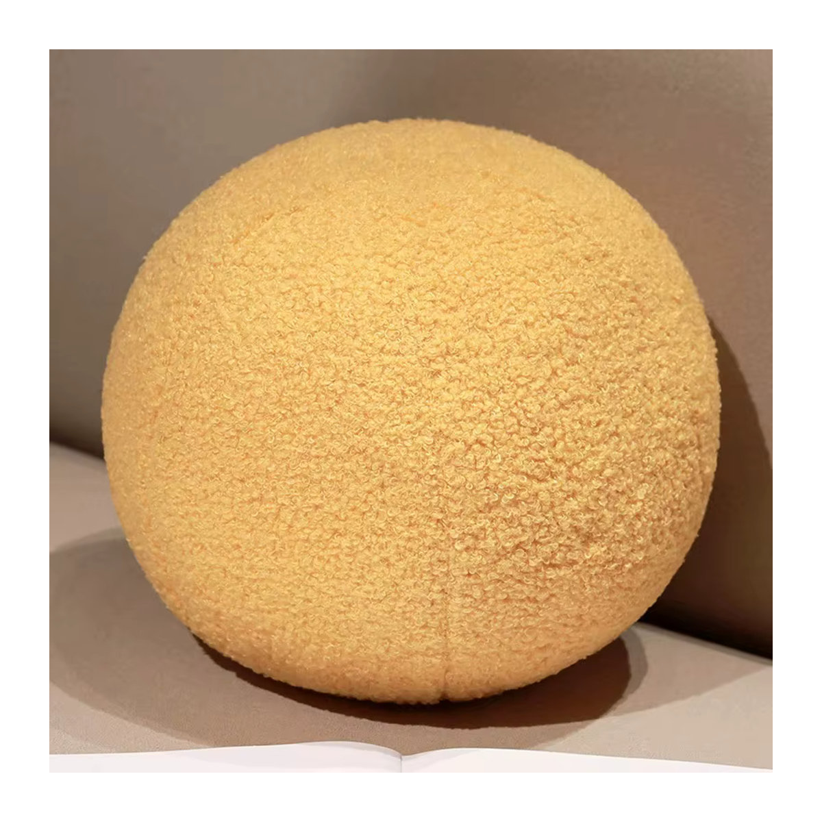 EGW Rundes Ballkissen im Nordischen Stil aus Plüsch und Wolle in Weiß als weiches Sitzpouf und Zierkissen - Bild 3