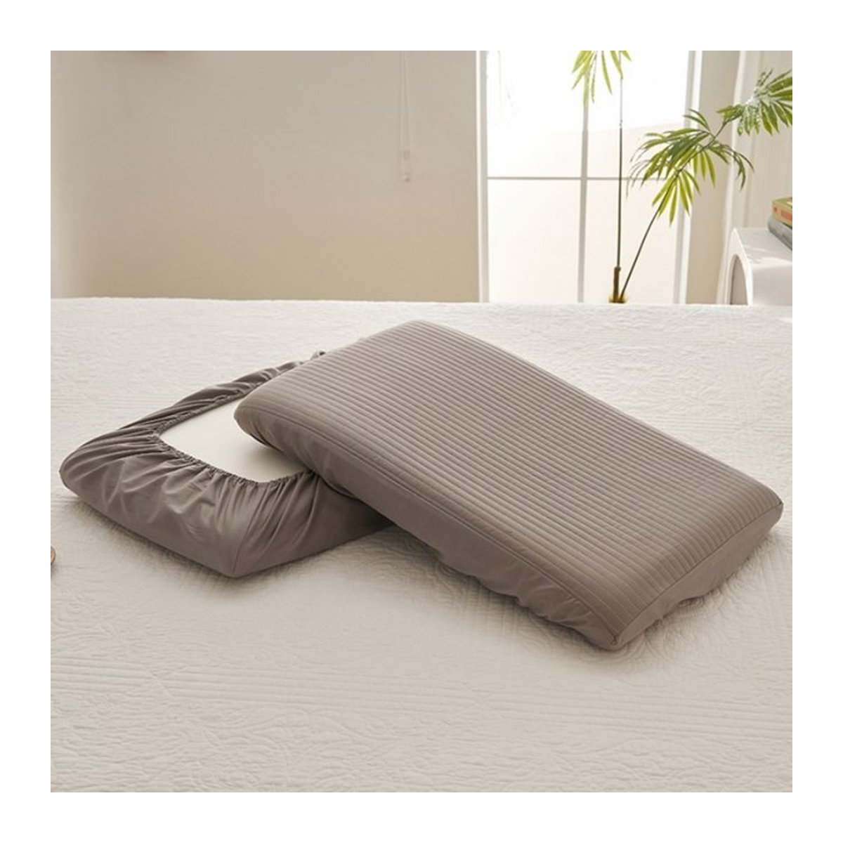 EGW Universal-Kissenbezug aus reiner Baumwolle mit Gummiband, gesteppte Streifen, Grau, B/T/H: 40 x 60 cm oder 48 x 74 cm - Bild 1
