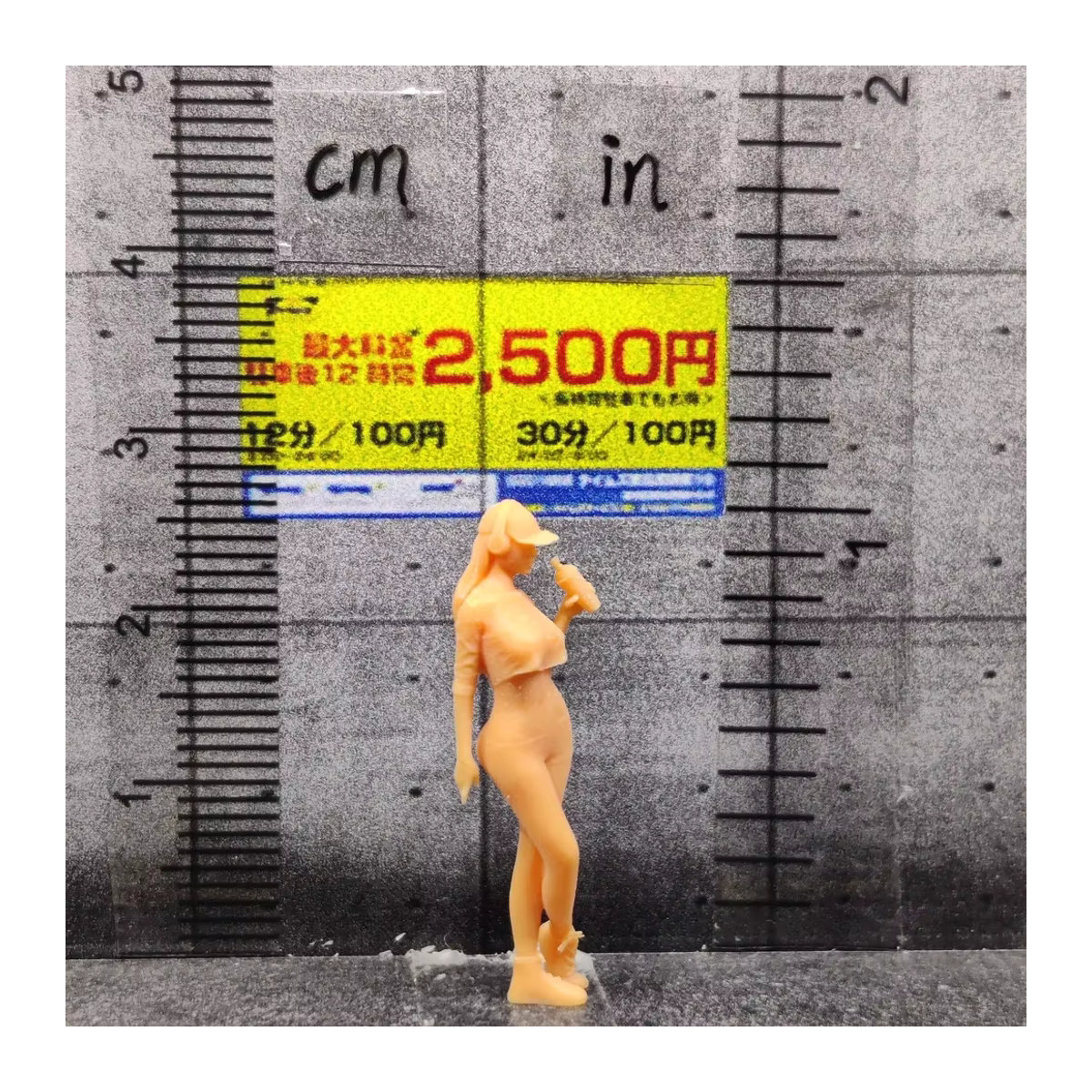 EHCMODEL Miniatur Fitness Mädchen Modellfigur aus Resin in Beige mit Kopfhörern und Zubehör für 1/64 und 1/43 Diorama handbemalt - Bild 5