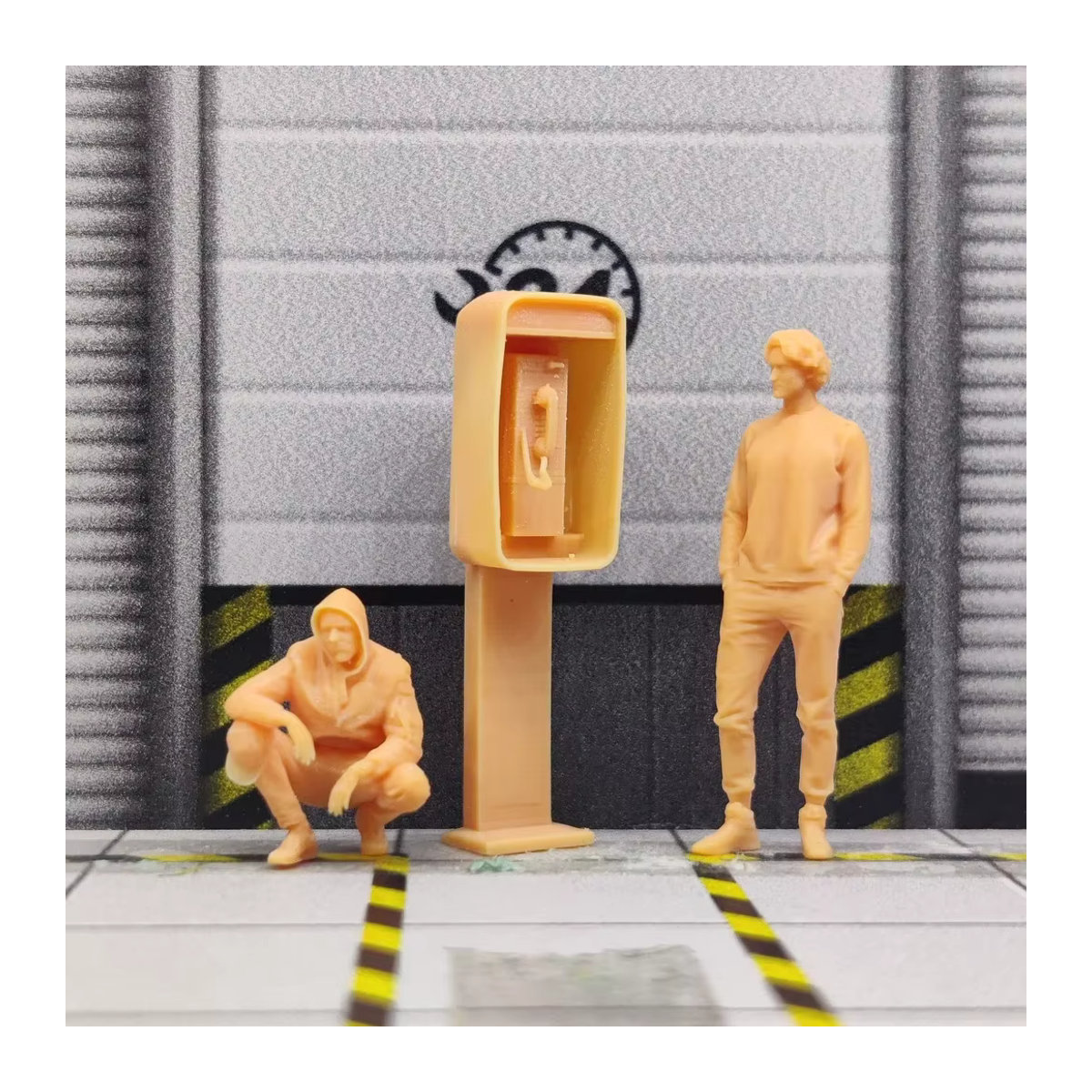 EHCMODEL Miniatur Telefonzelle aus Kunstharz im Maßstab 1:64, orangefarbenes Diorama Gebäude für Modellbau - Bild 3