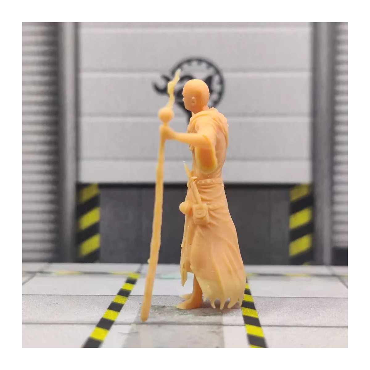 EHCMODEL Unbemalte Miniatur eines männlichen Zauberers aus Kunstharz in Beige für Diorama und Sci-Fi-Modellbau im Maßstab 1/64 oder 1/43 - Bild 2