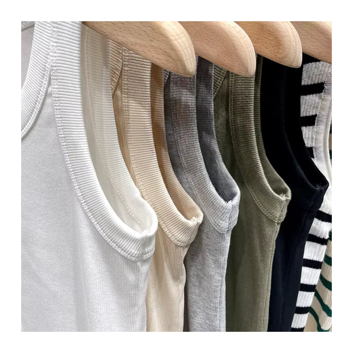 Einfarbiges Damen-Tanktop mit Rundhalsausschnitt und gerippter Struktur als elastisches Basic-Leibchen für den Sommer - Bild 5
