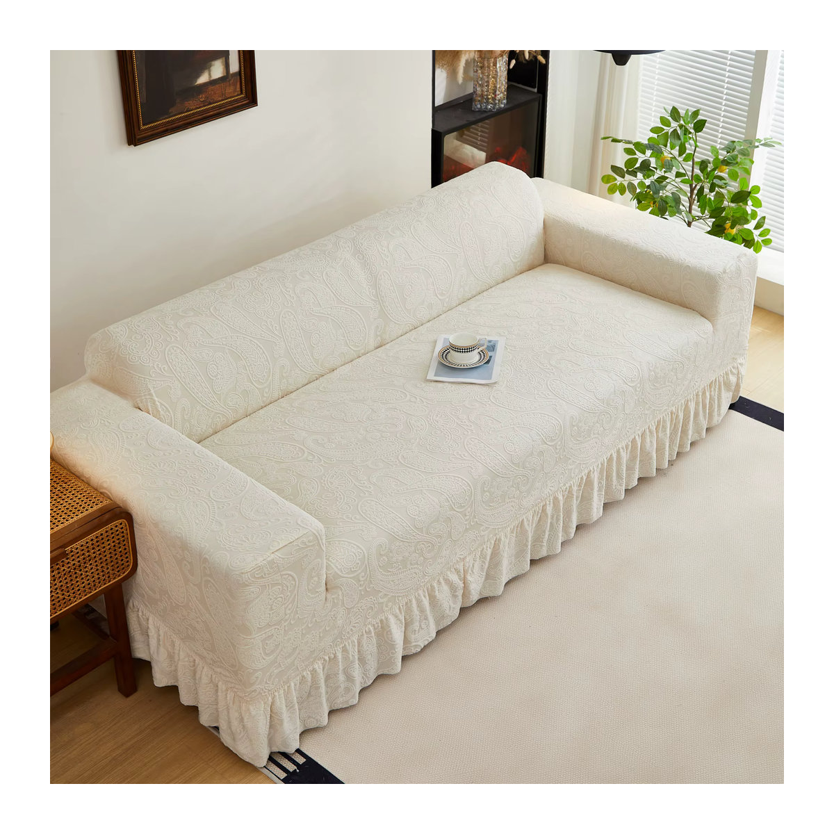 Elastischer Jacquard-Sofabezug mit Rüschenrock in Creme für dein Wohnzimmer oder Schlafzimmer - Bild 2