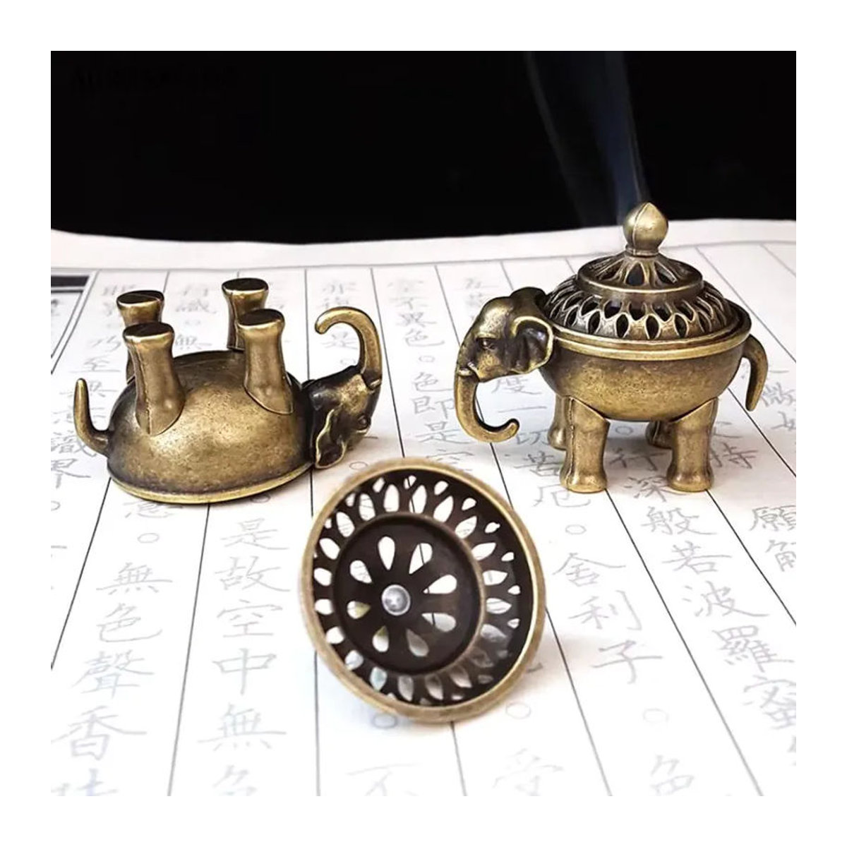 Elefant-Glücksbringer Räuchergefäß aus Metall in Gold mit Lotus-Design und Griff für Yoga und Meditation im antiken Stil - Bild 4